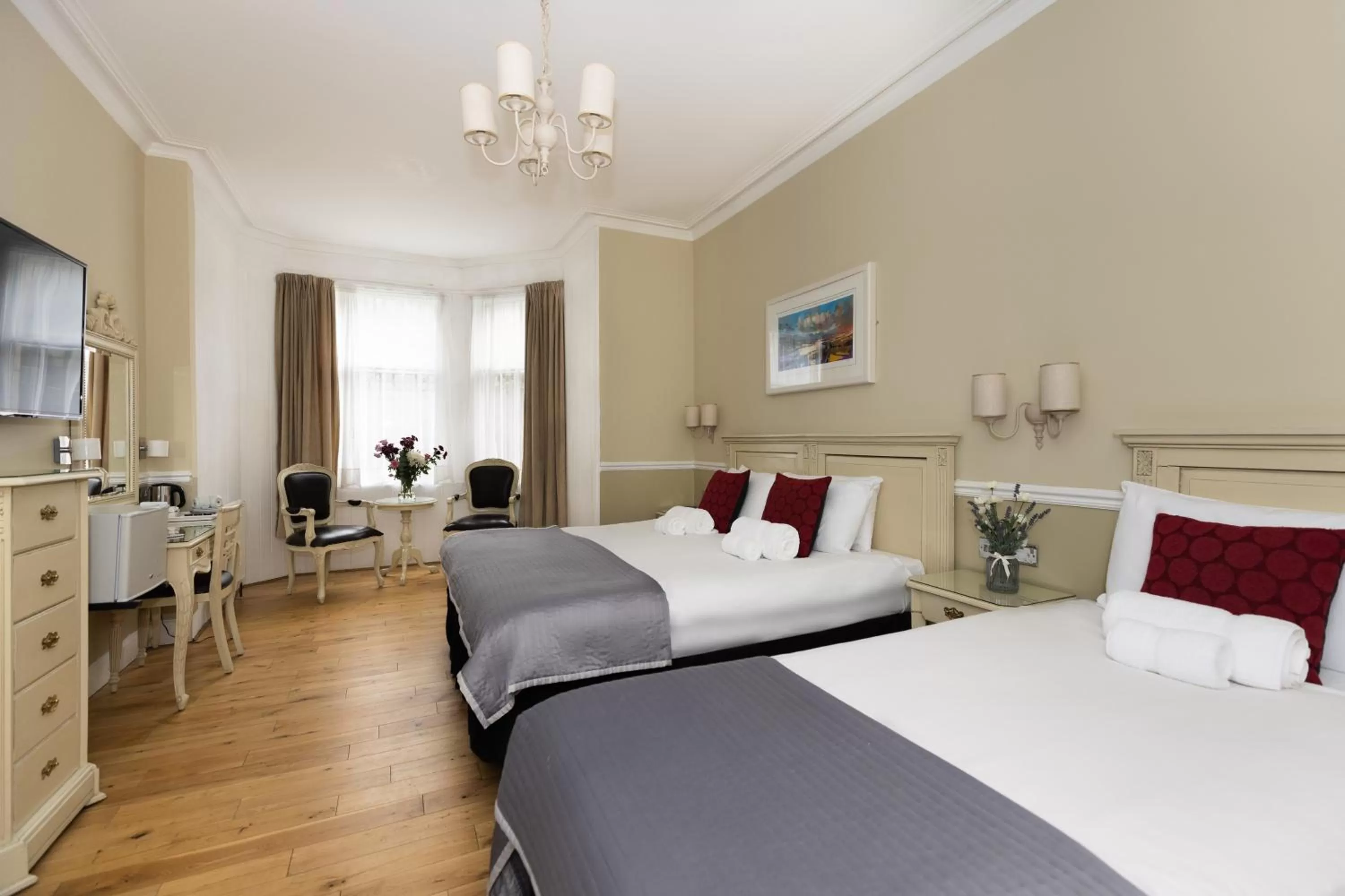 Bedroom, Bed in The Haymarket Hotel