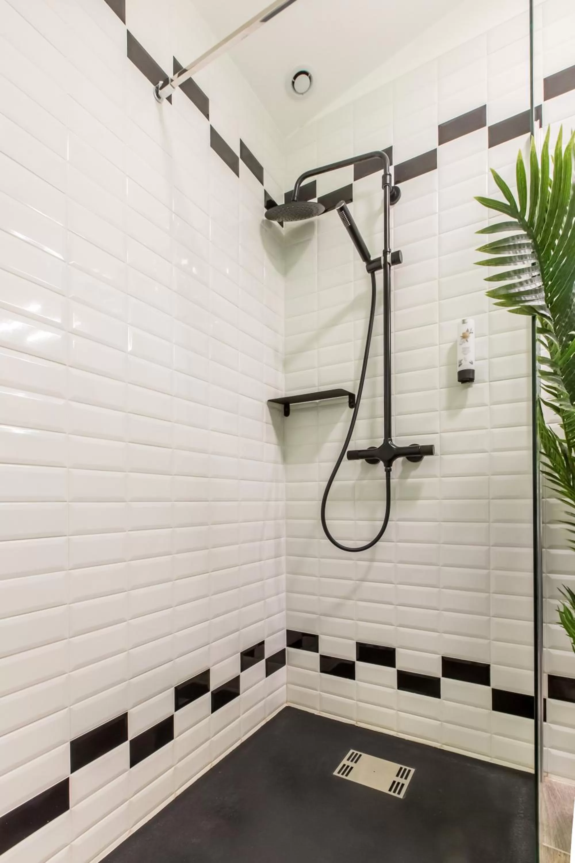 Shower in Le Dortoir des Templiers