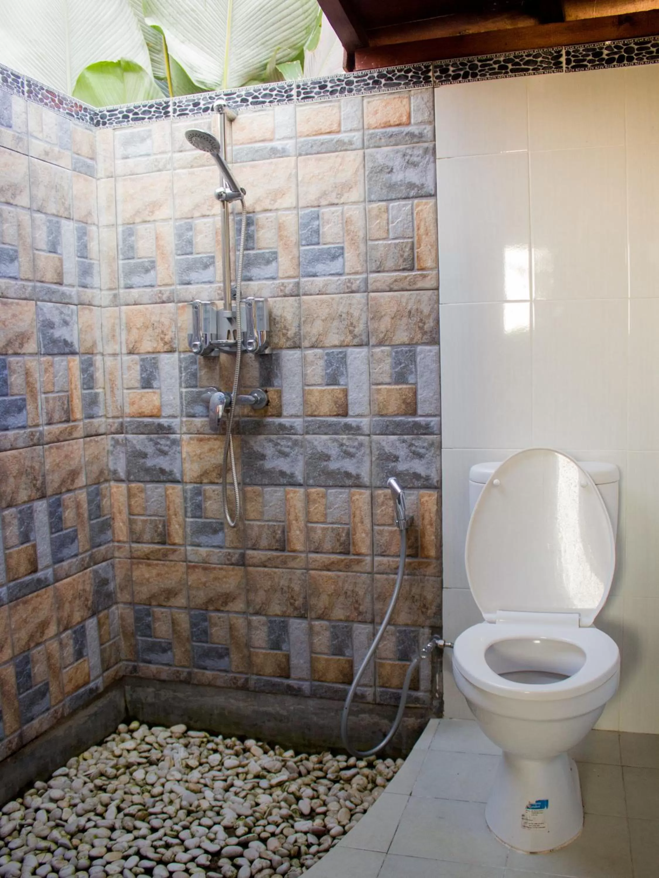 Shower in Da'Kayu Bali Homestay