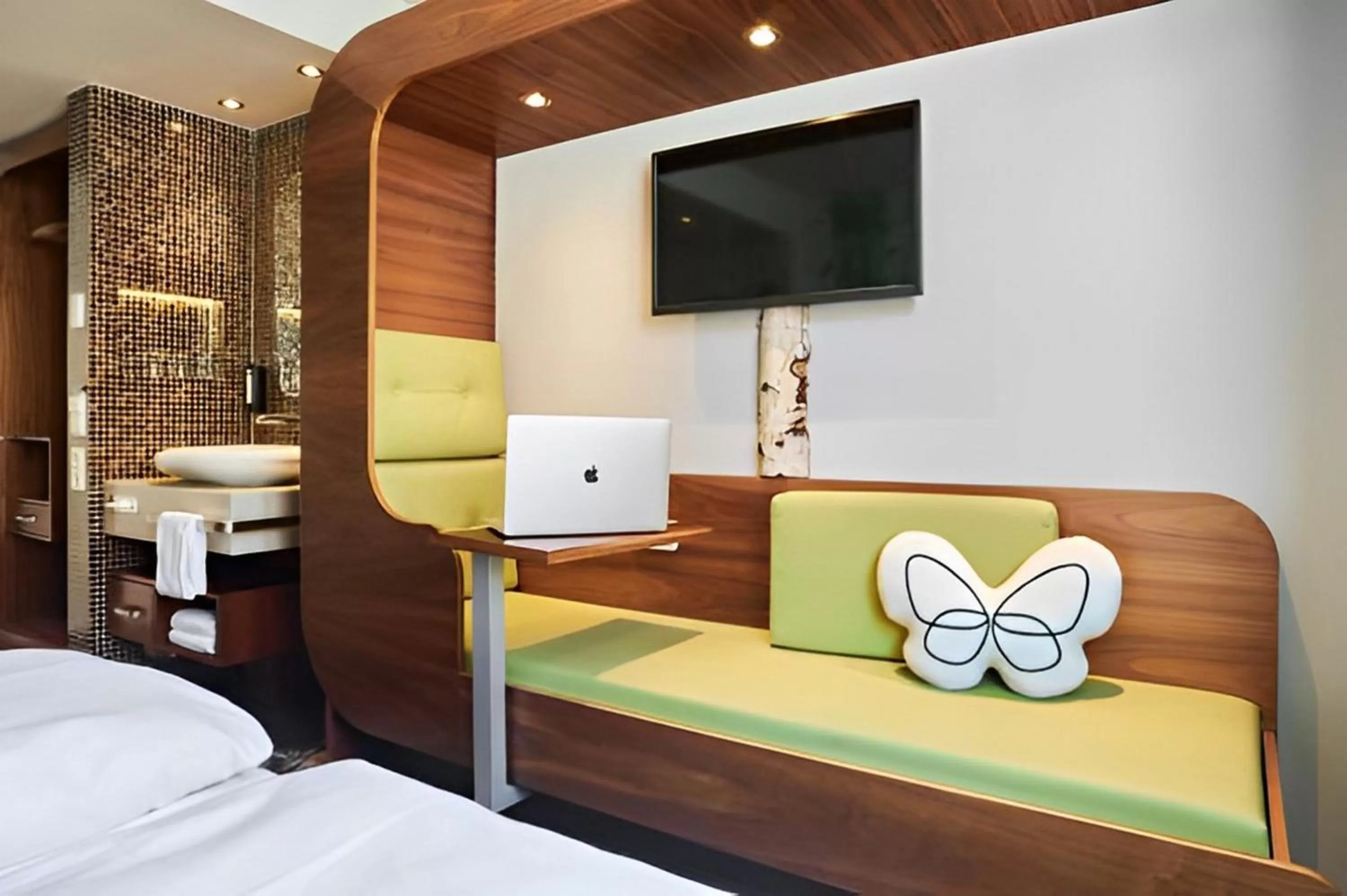 Photo of the whole room, Bed in Cocoon Stachus