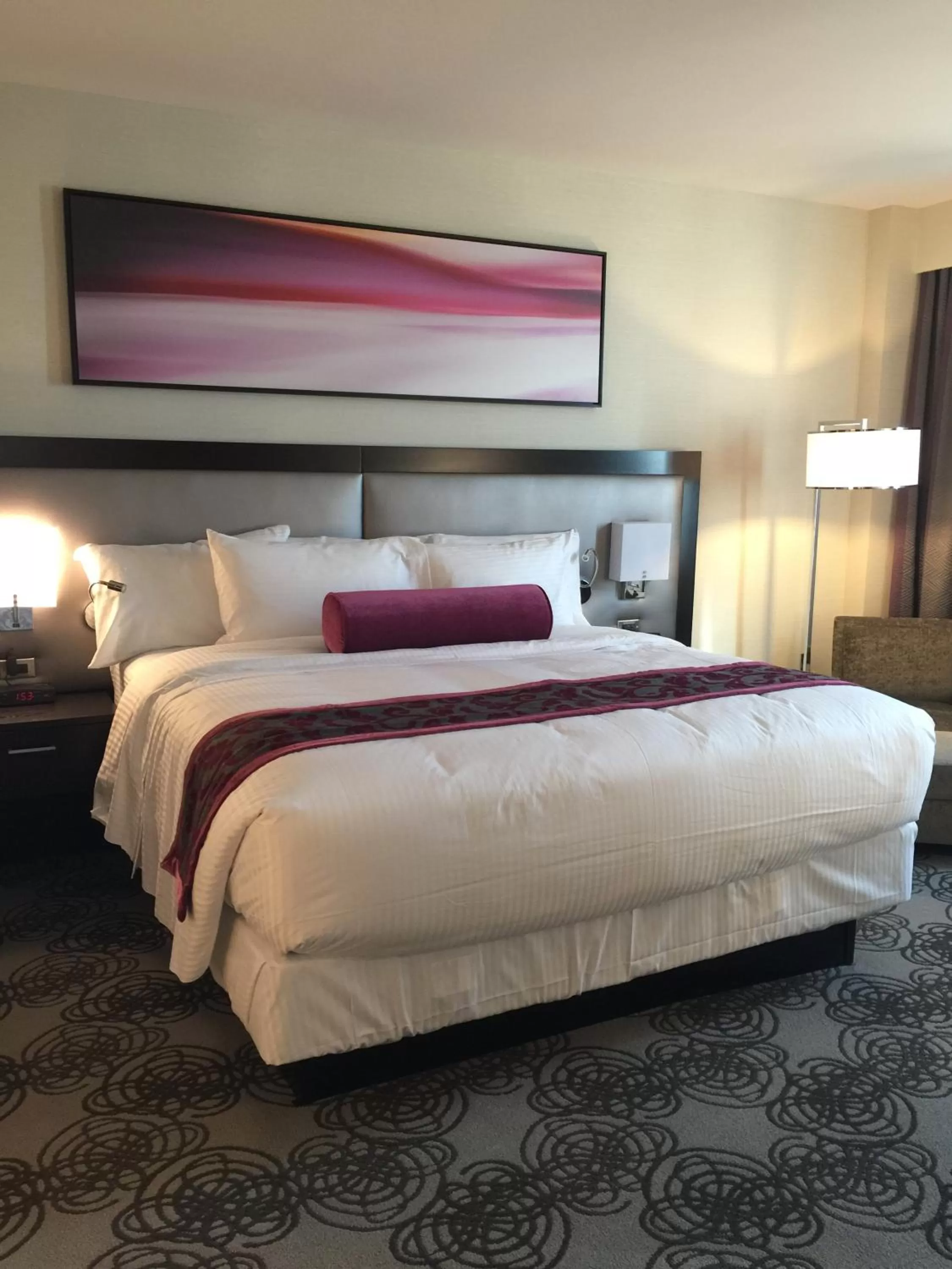 Photo of the whole room, Bed in Parkwest Bicycle Casino