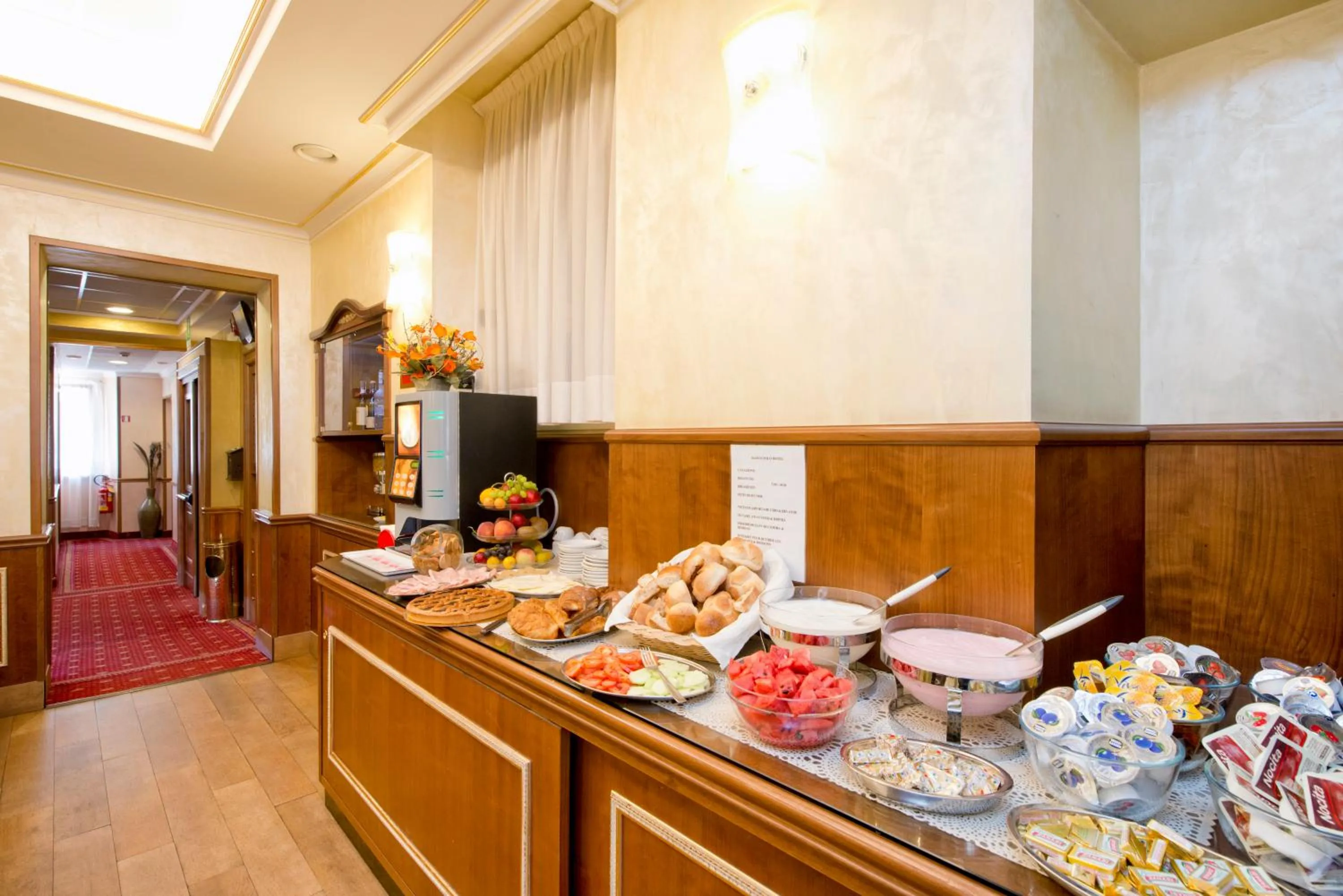 Restaurant/places to eat in Hotel Marco Polo Rome