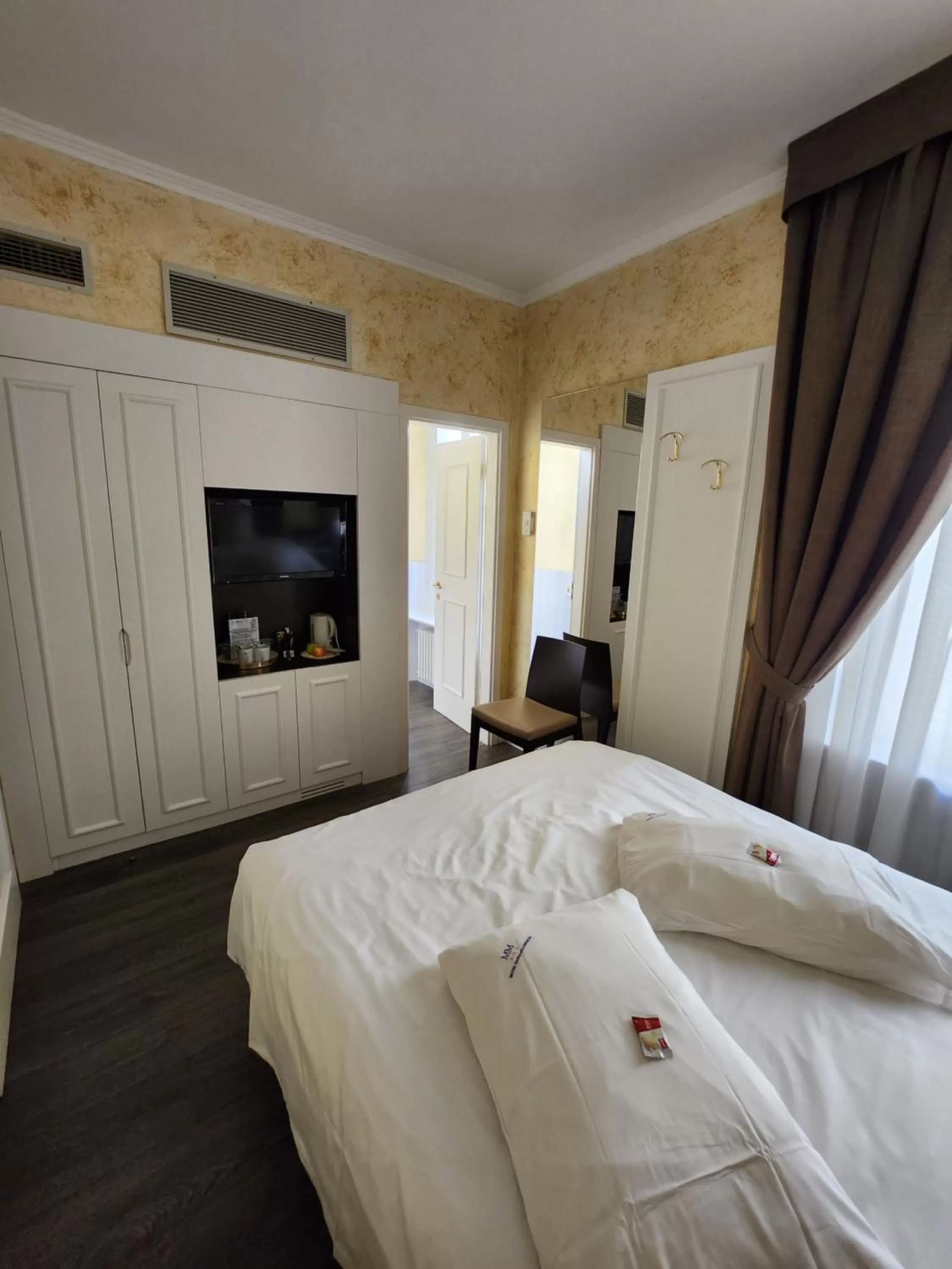 Photo of the whole room, Bed in Hotel Millennium