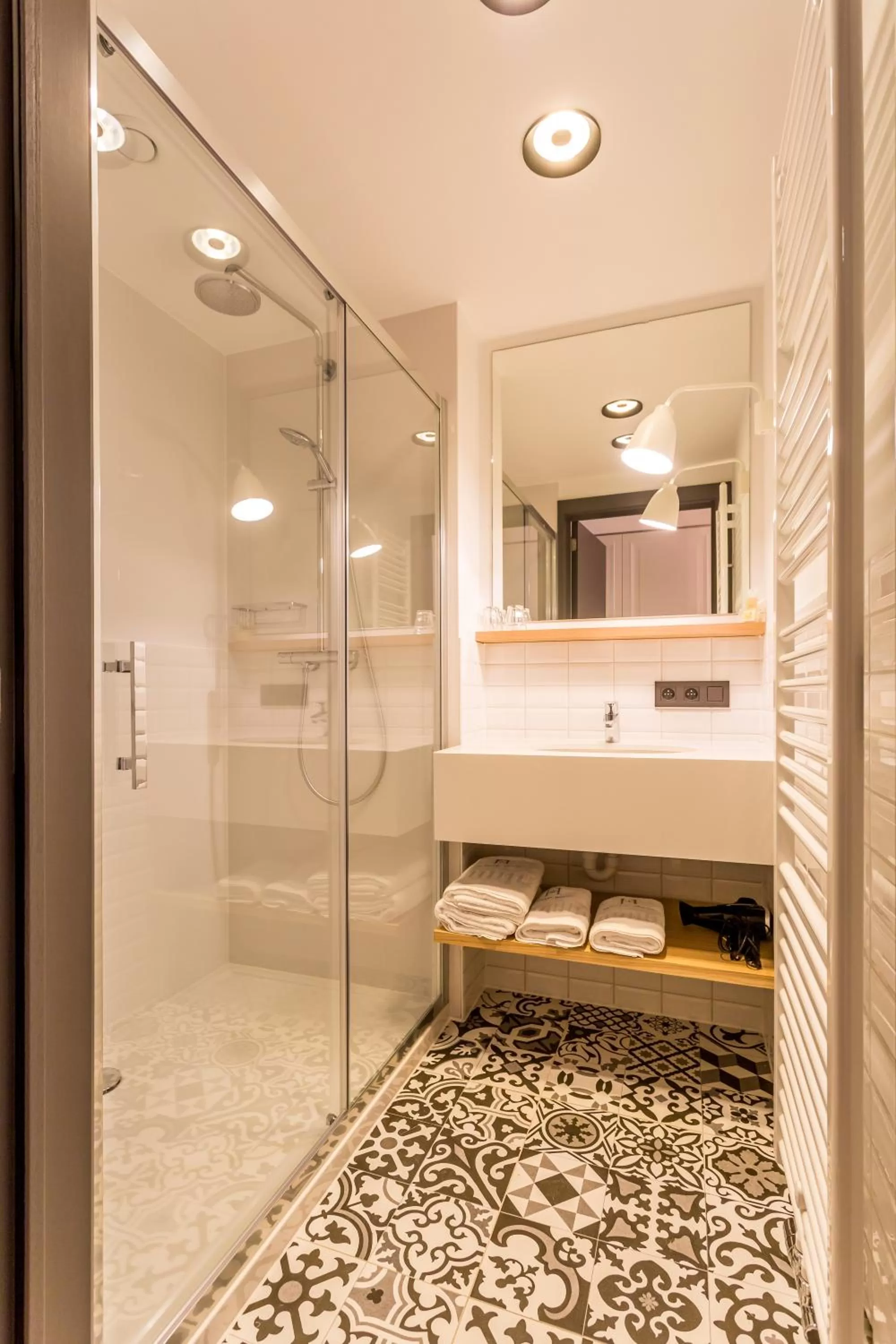 Shower, Bathroom in De Sjeiven Dorpel