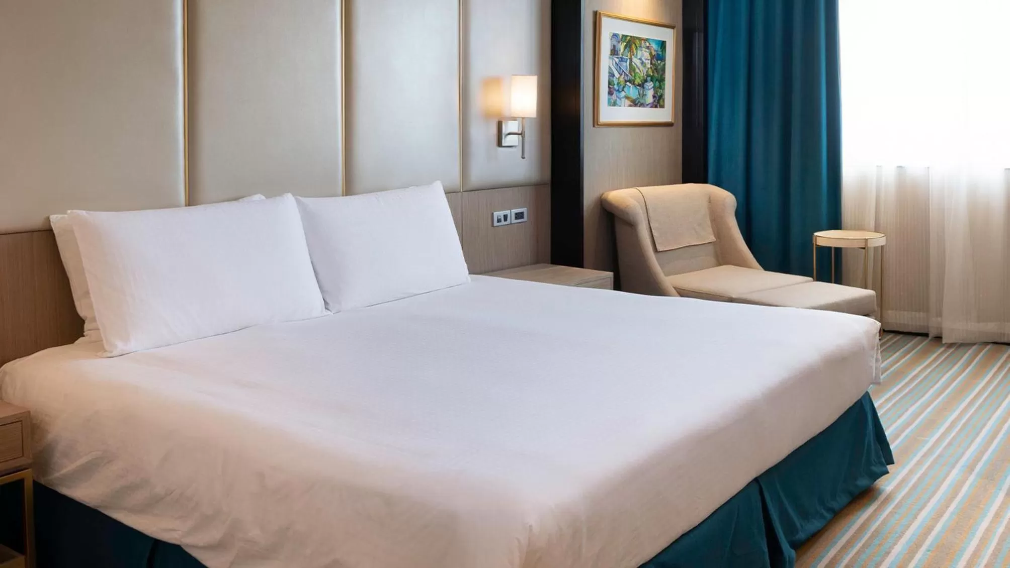 Photo of the whole room, Bed in Marco Polo Plaza Cebu