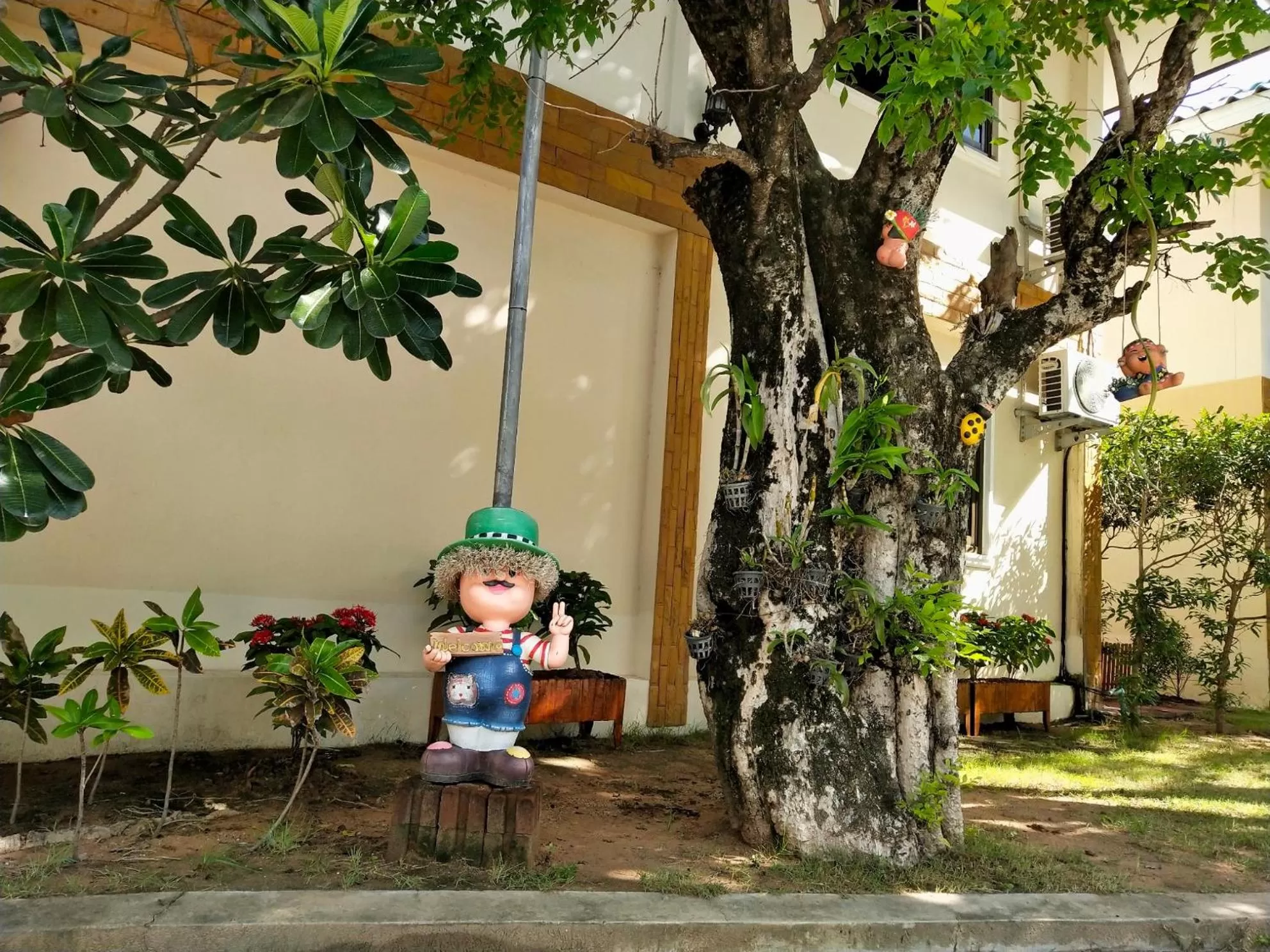 Garden in โรงแรมฟ้าพราวฝน Fah Proud Fon Hotel