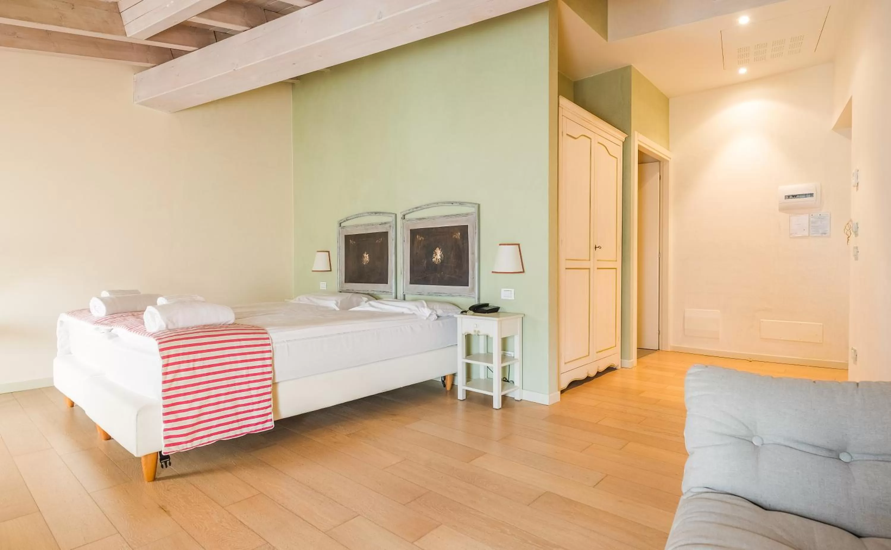 Photo of the whole room, Bed in Hotel Villa Moron