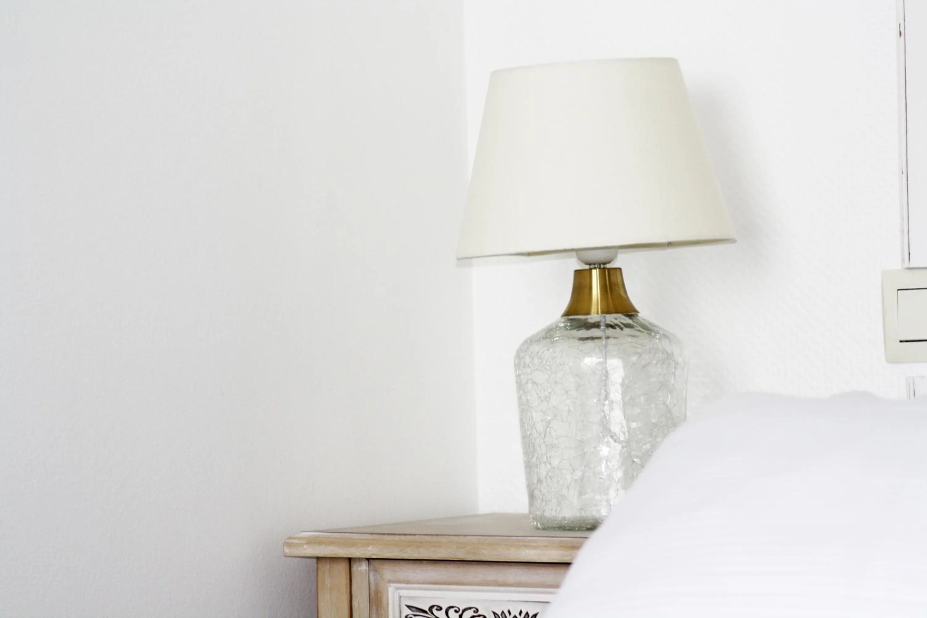 Decorative detail, Bed in Logis Hôtel Sea View