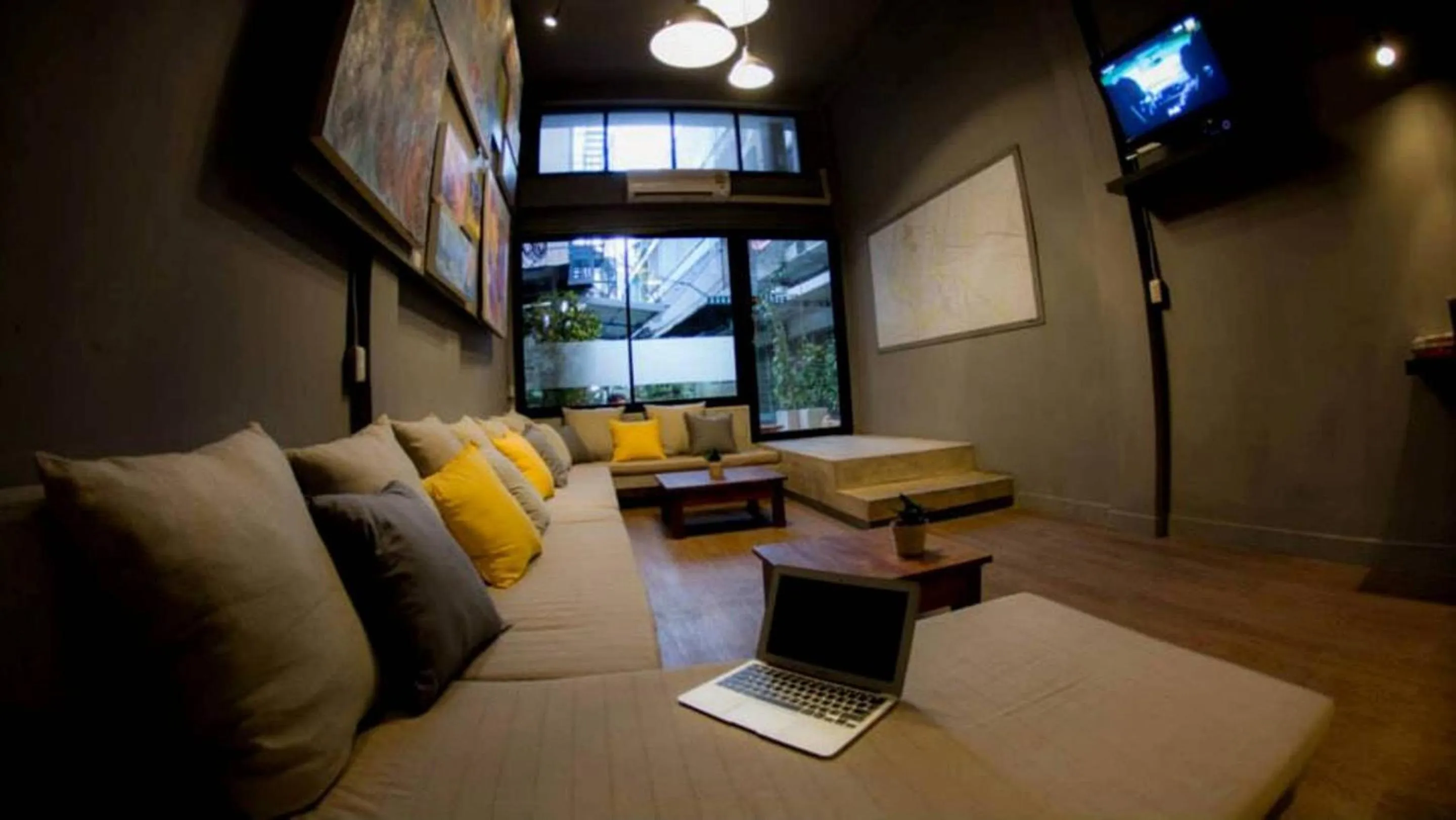 Lounge or bar in In a Box Hostel