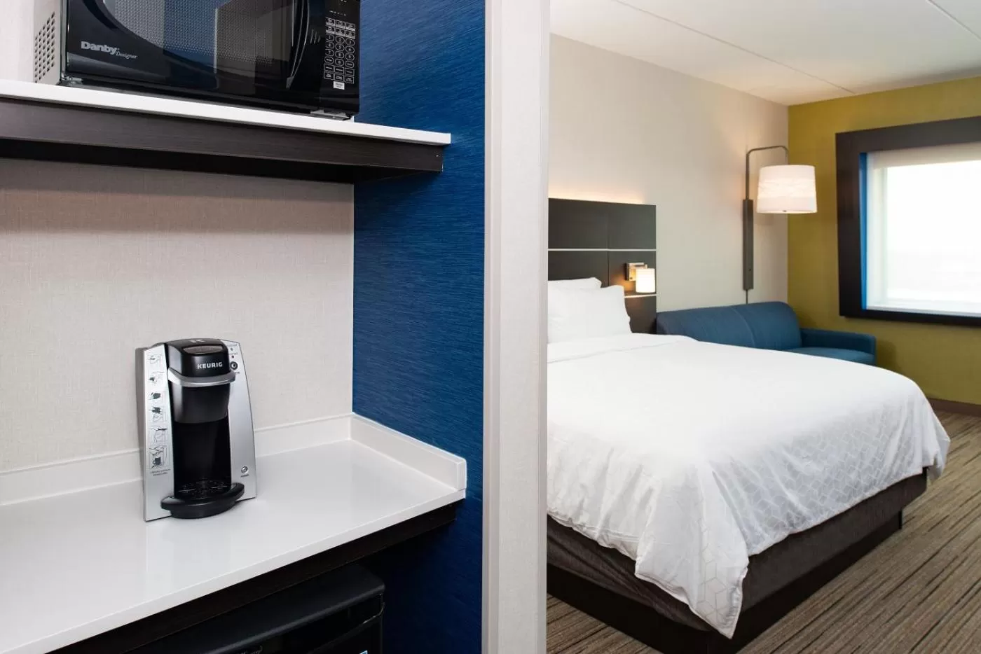 Bed in Holiday Inn Express & Suites - Romeoville - Joliet North by IHG
