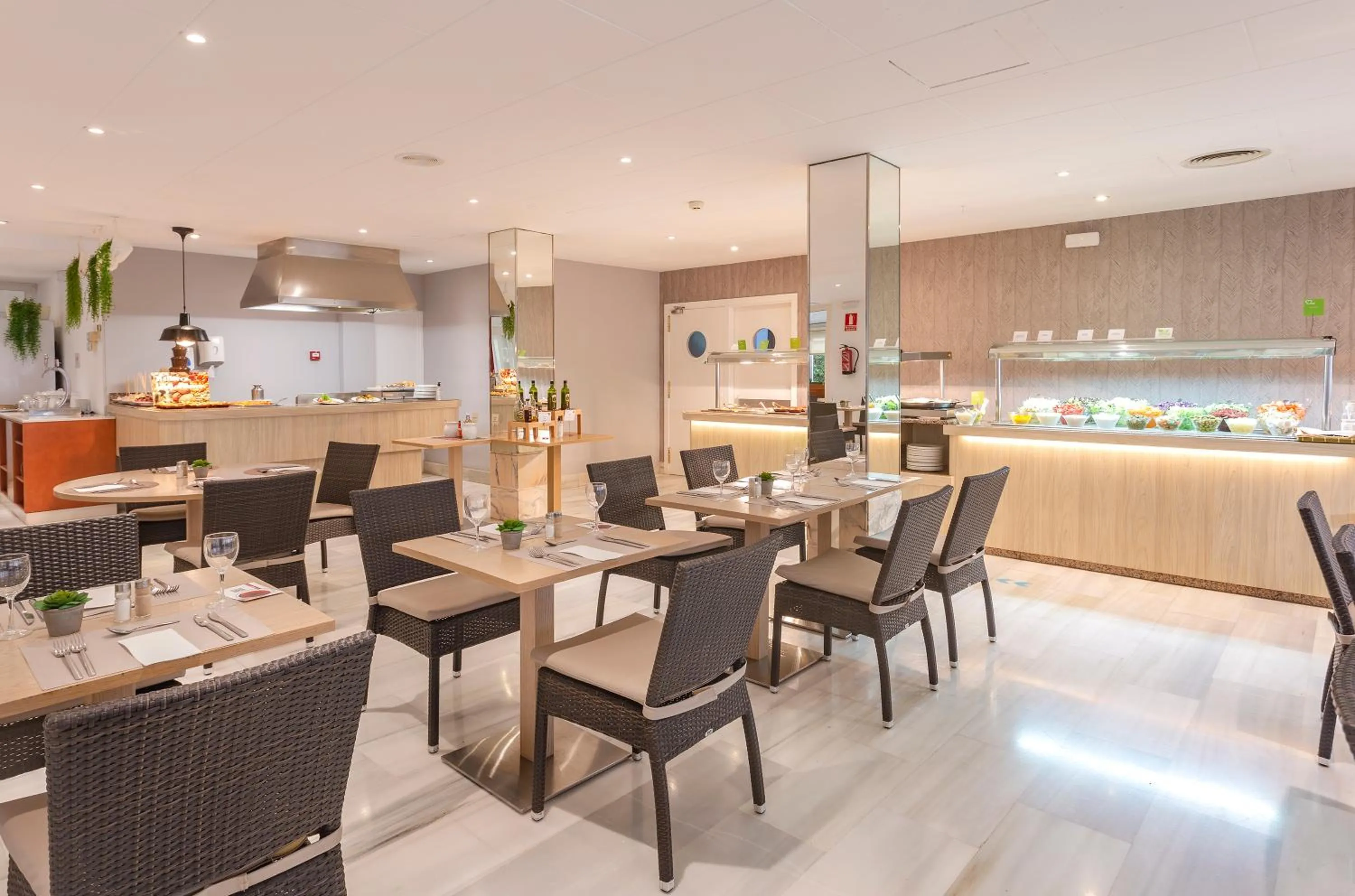 Restaurant/places to eat in JS Miramar