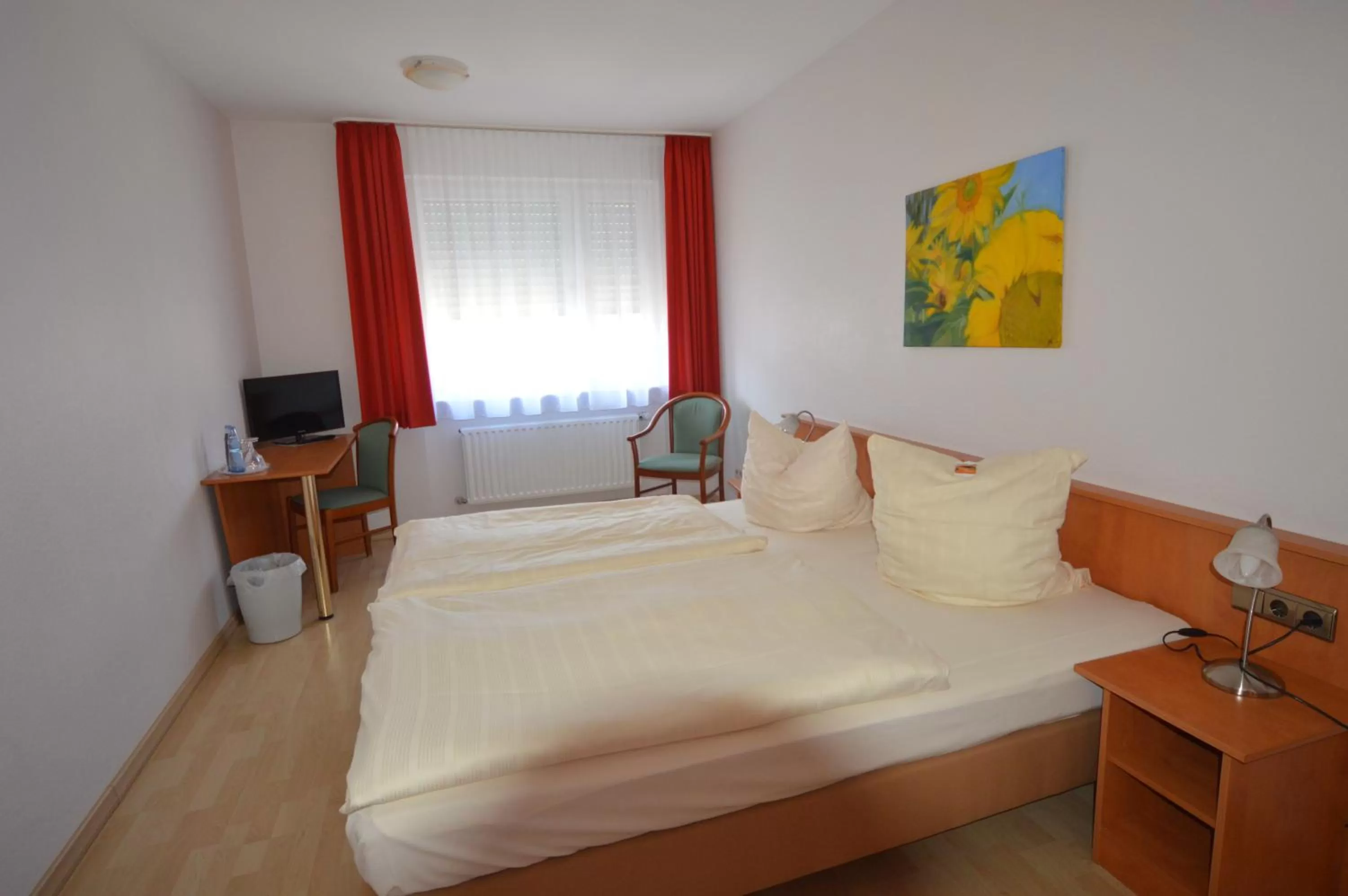 Photo of the whole room, Bed in Aktivhotel Alter Kaiser