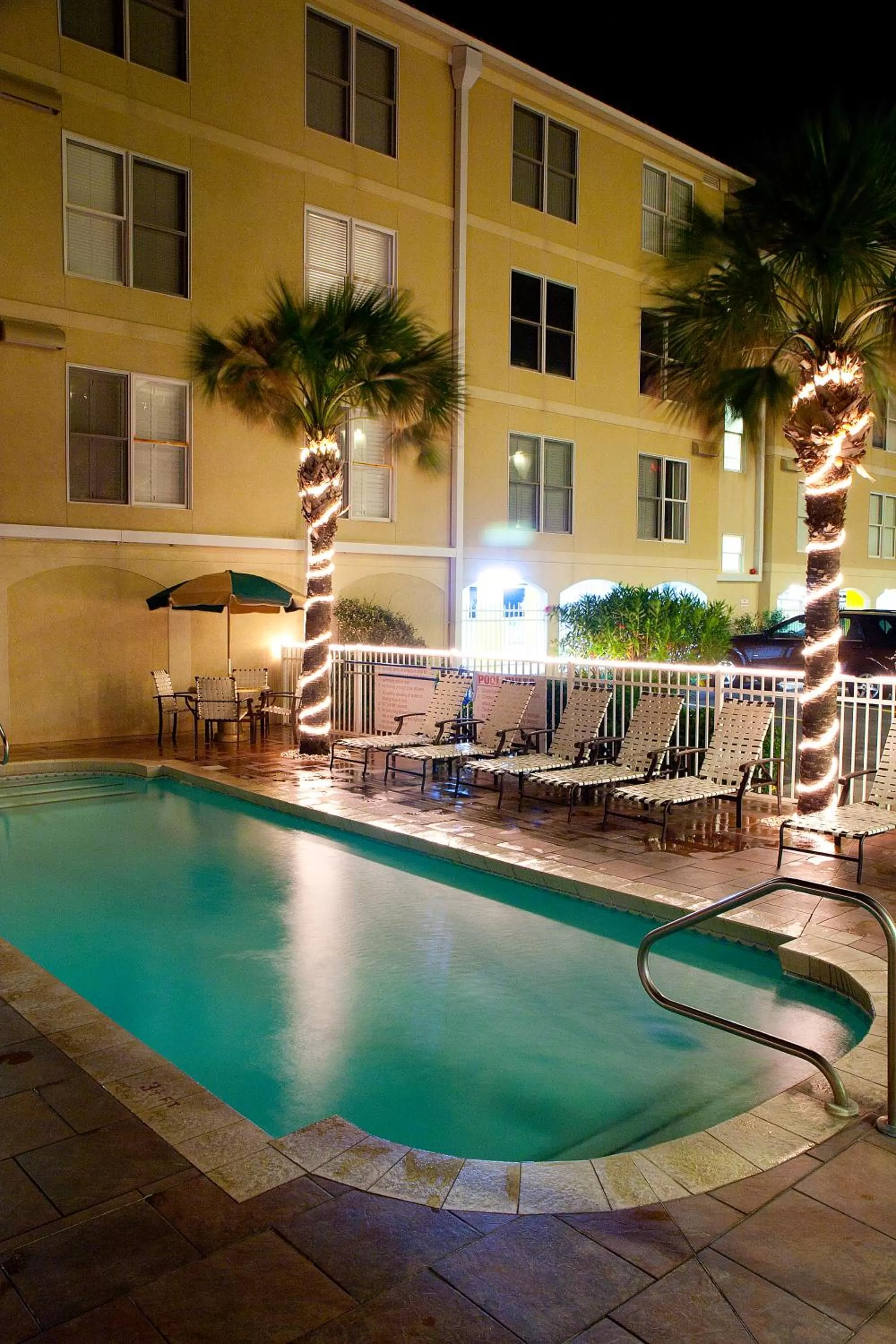 Swimming pool in DeSoto Beach Hotel