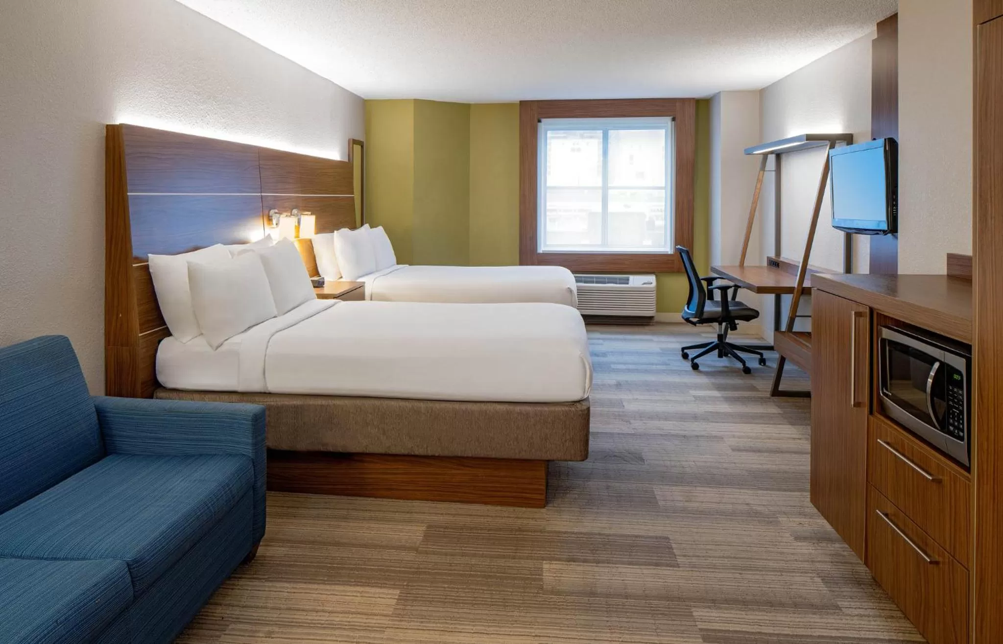 Photo of the whole room, Bed in Holiday Inn Express New Orleans Downtown by IHG