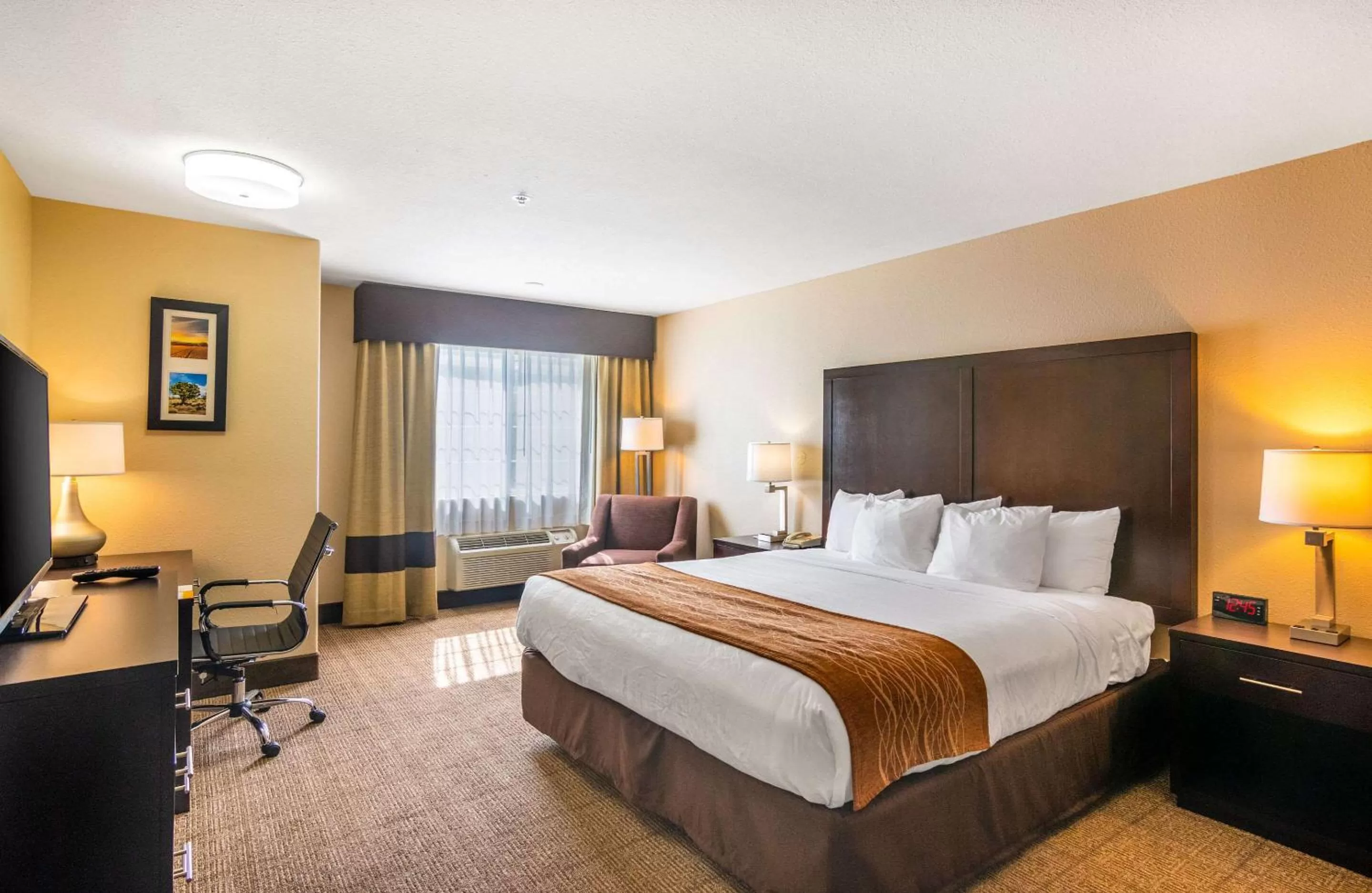 Photo of the whole room, Bed in Comfort Inn & Suites Mojave