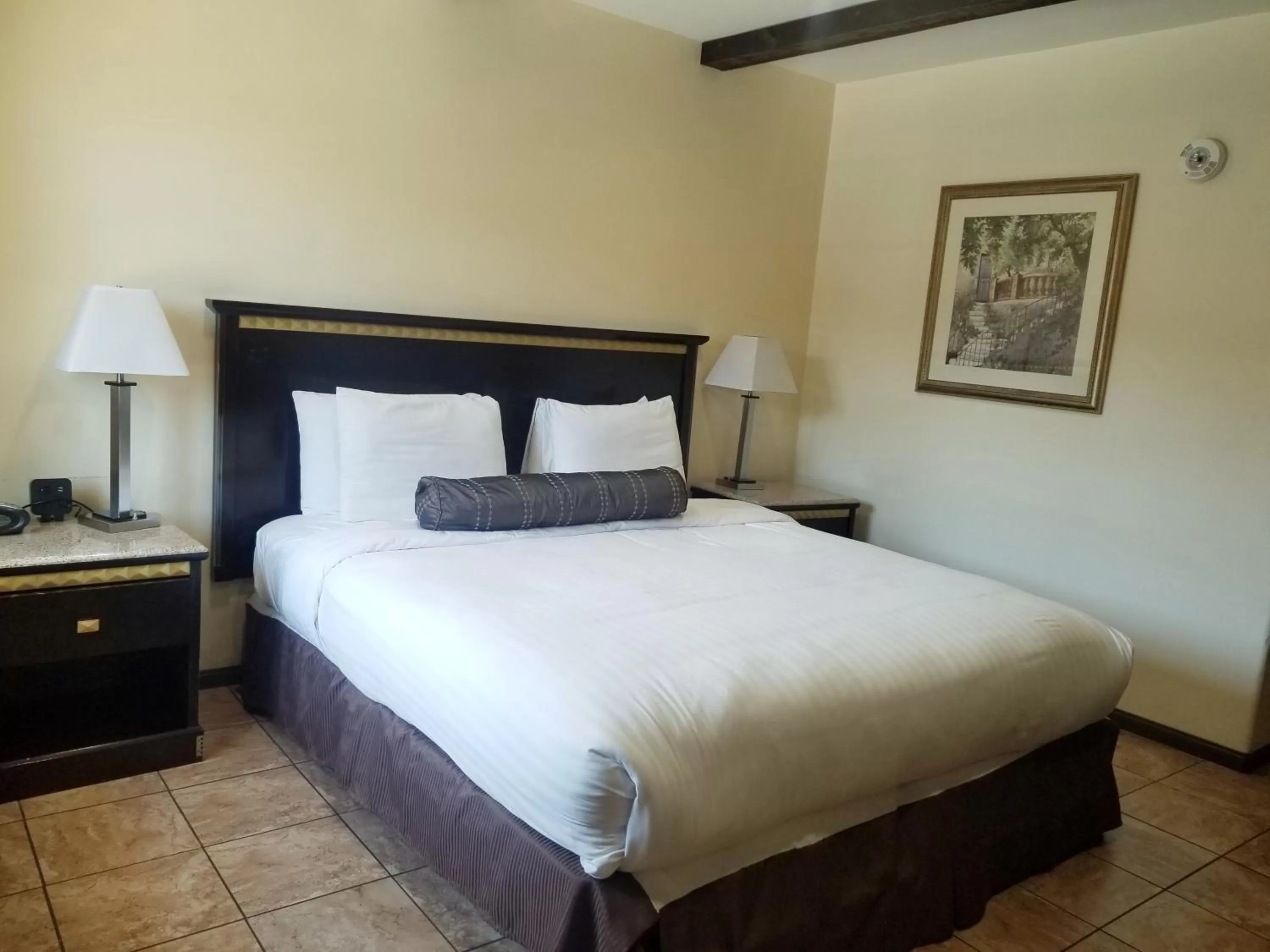 Bed in Tuscan Garden Inn