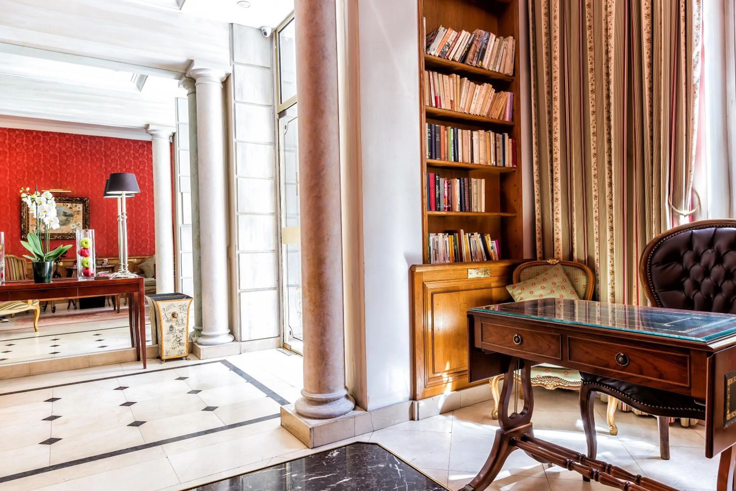 Library in Hotel Regence Paris