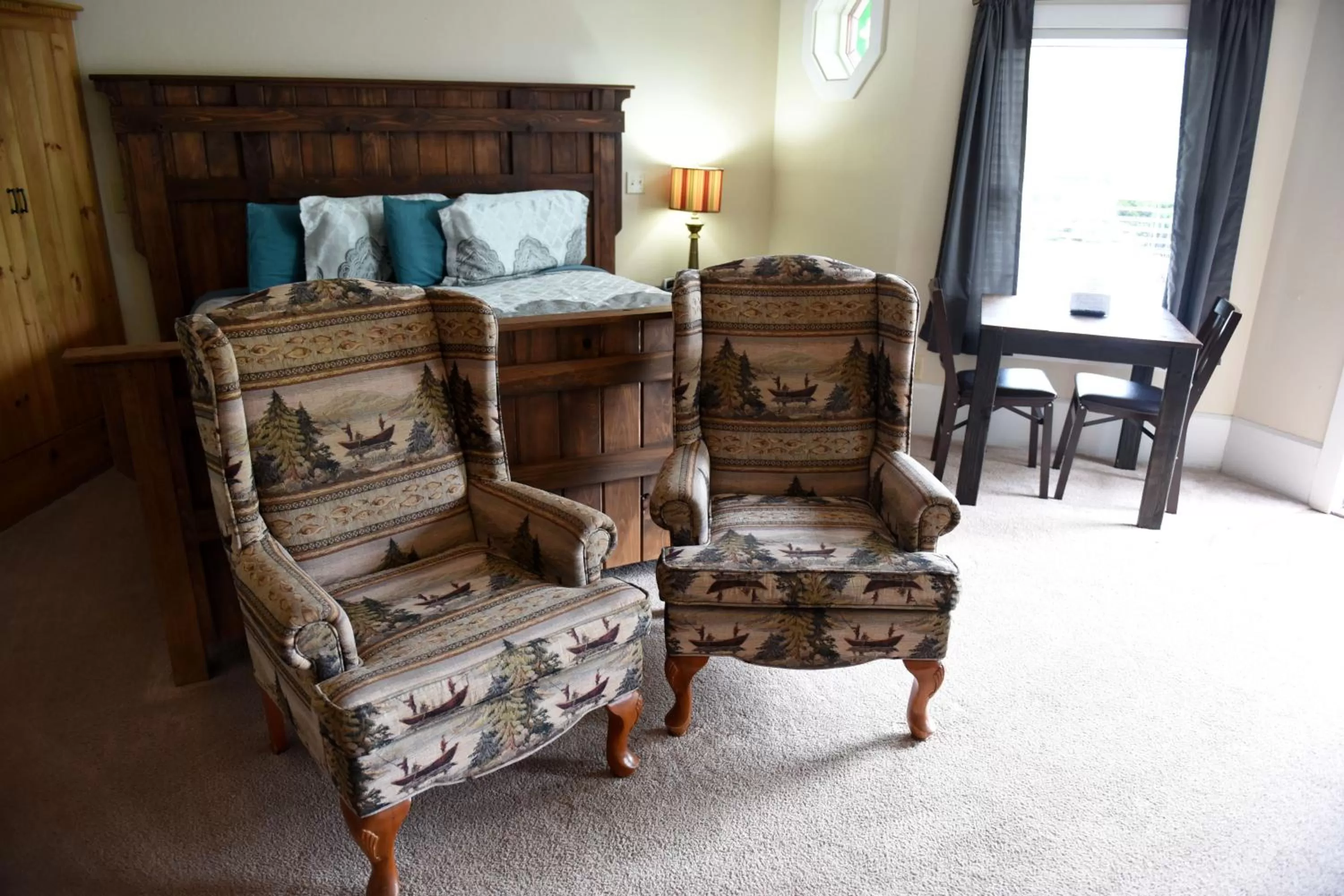 Seating area, Bed in Heidi Motel - Helen