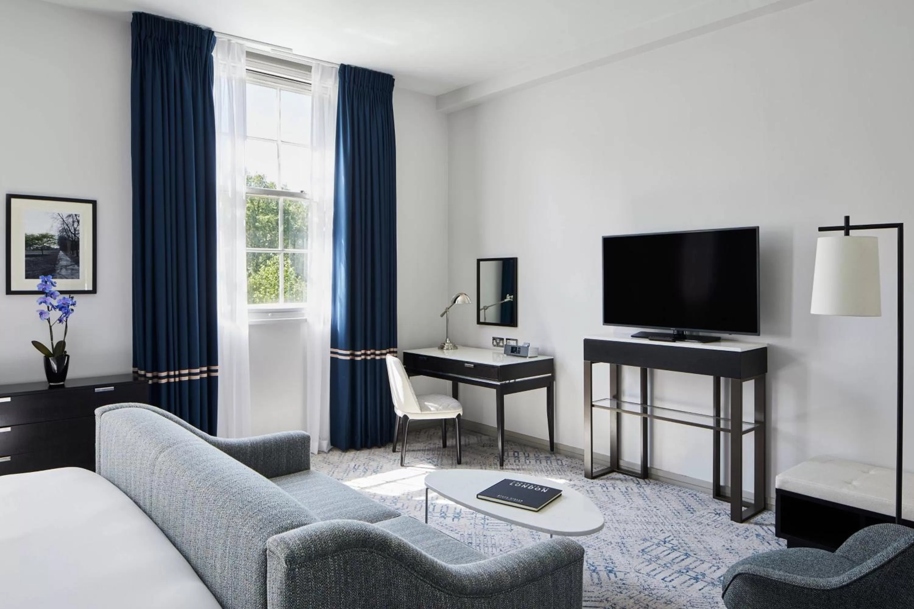 Photo of the whole room, Bed in London Marriott Hotel Grosvenor Square