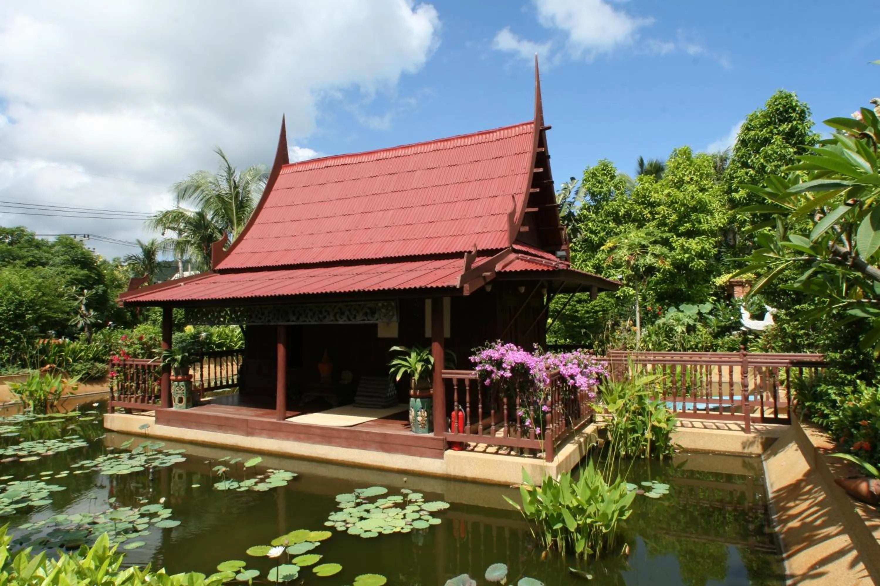 Facade/entrance in Ban Kaew Villas