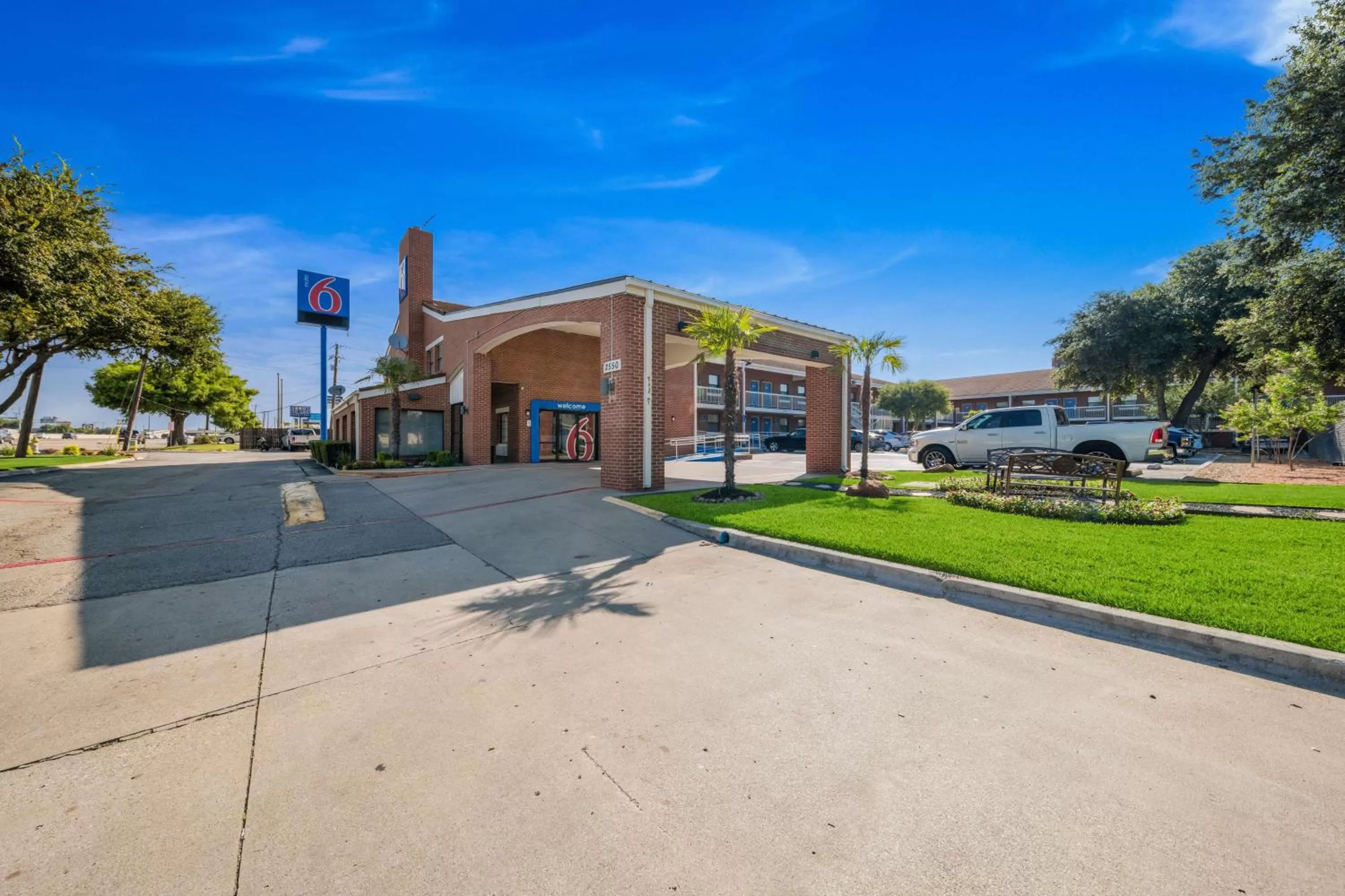 Property building in Motel 6-Plano, TX - Plano Northeast