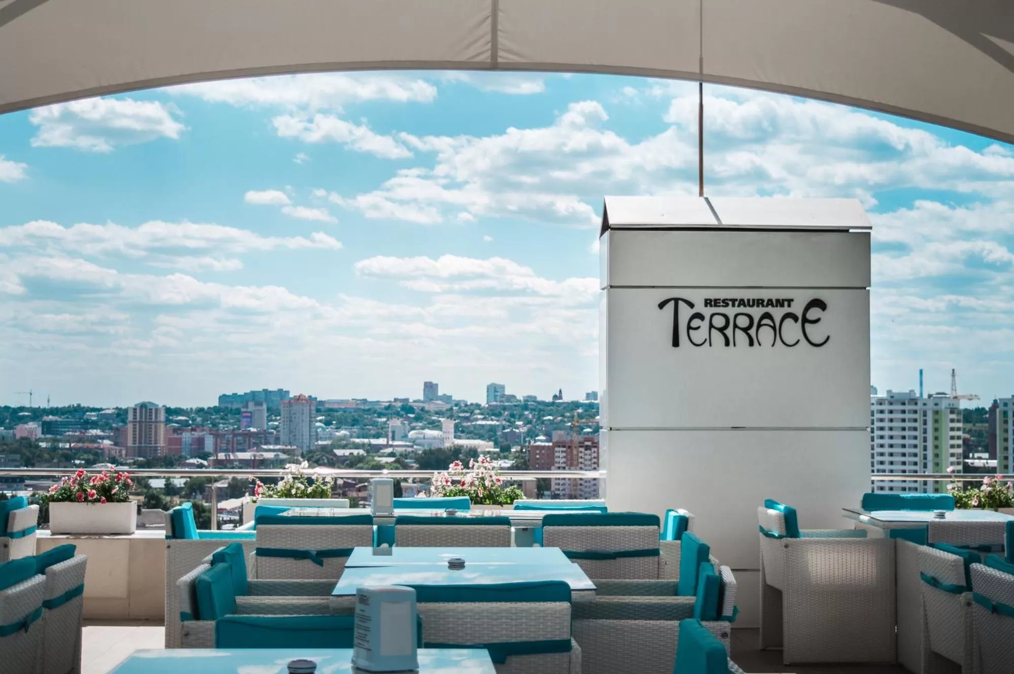 Restaurant/places to eat in Hotel & Spa NEMO with dolphins