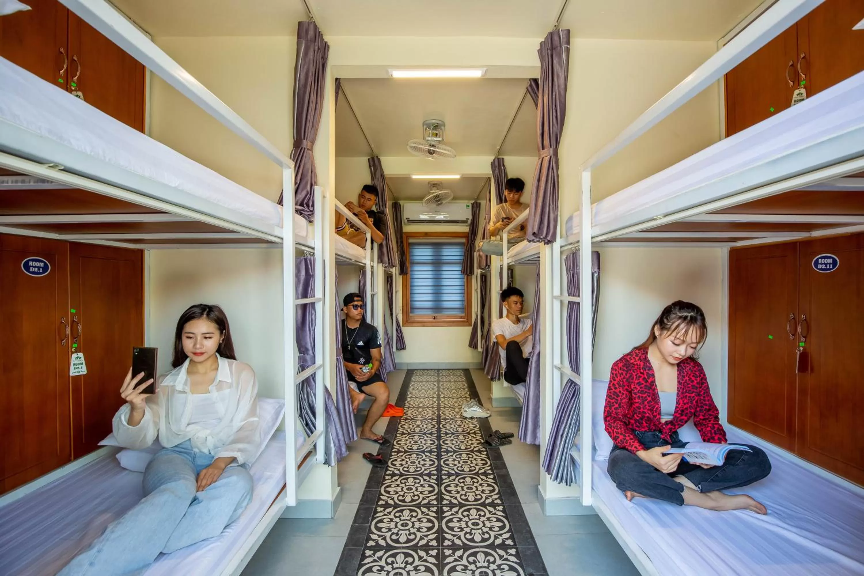 People in Tam Coc Banana Bungalow