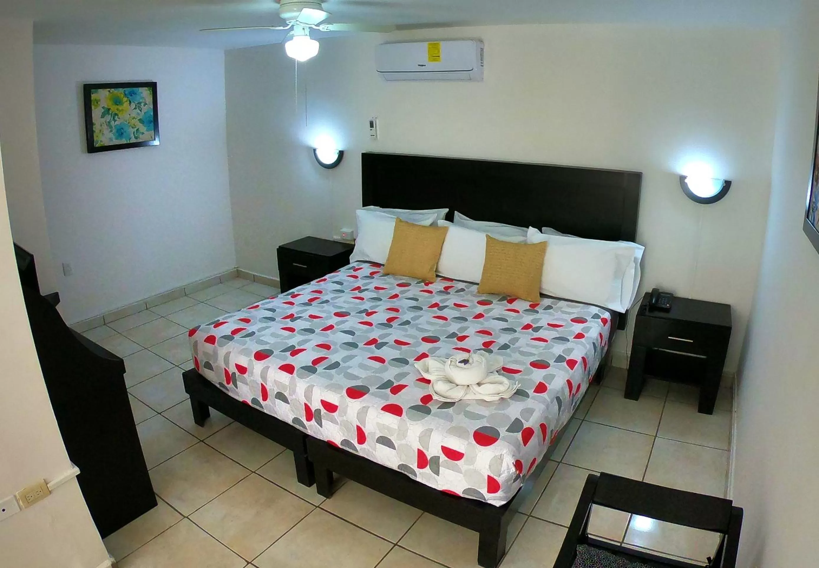 Photo of the whole room, Bed in Hotel del Alba Inn & Suites