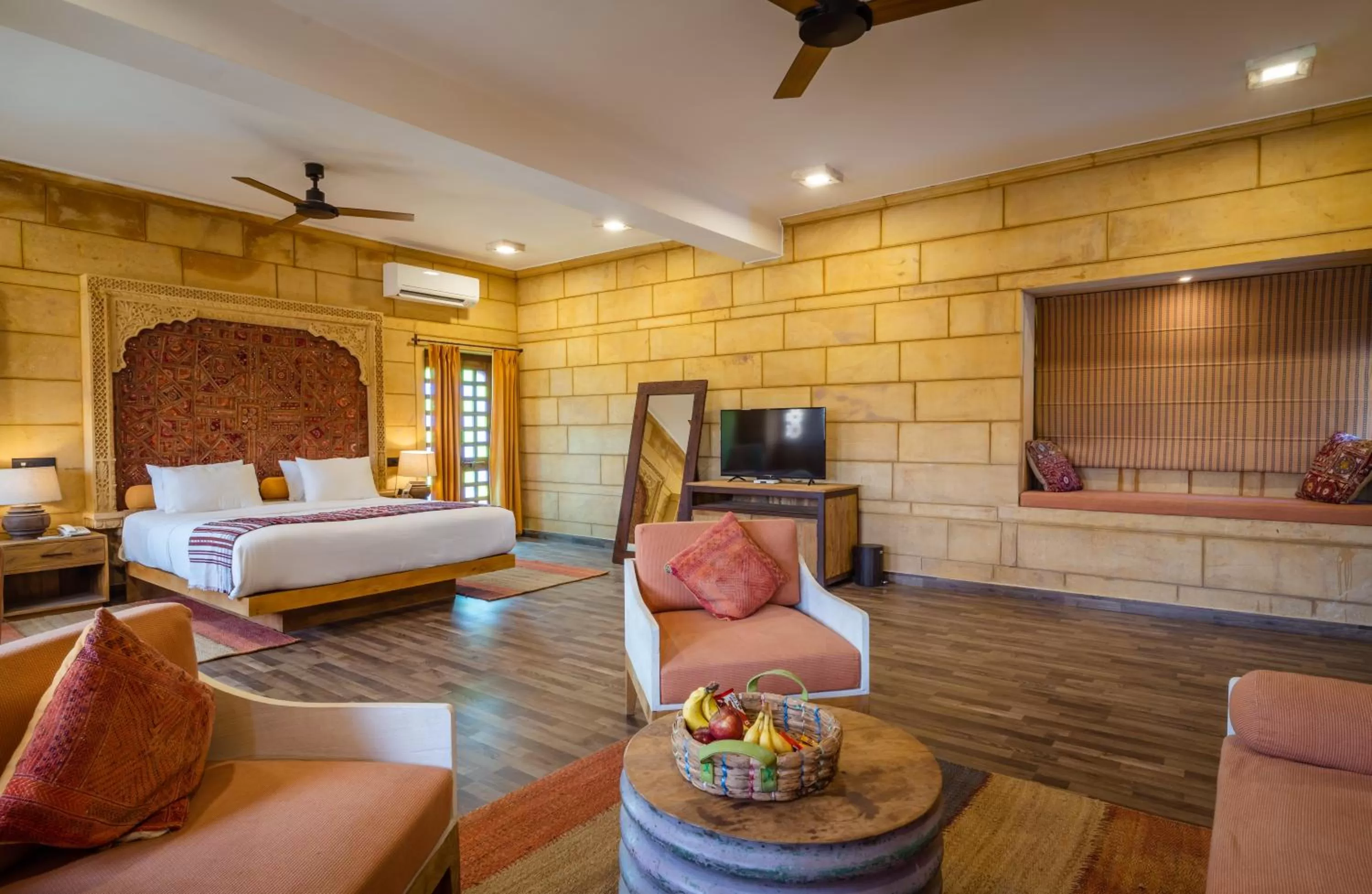 Bedroom, Bed in Hotel Grand Khalifa