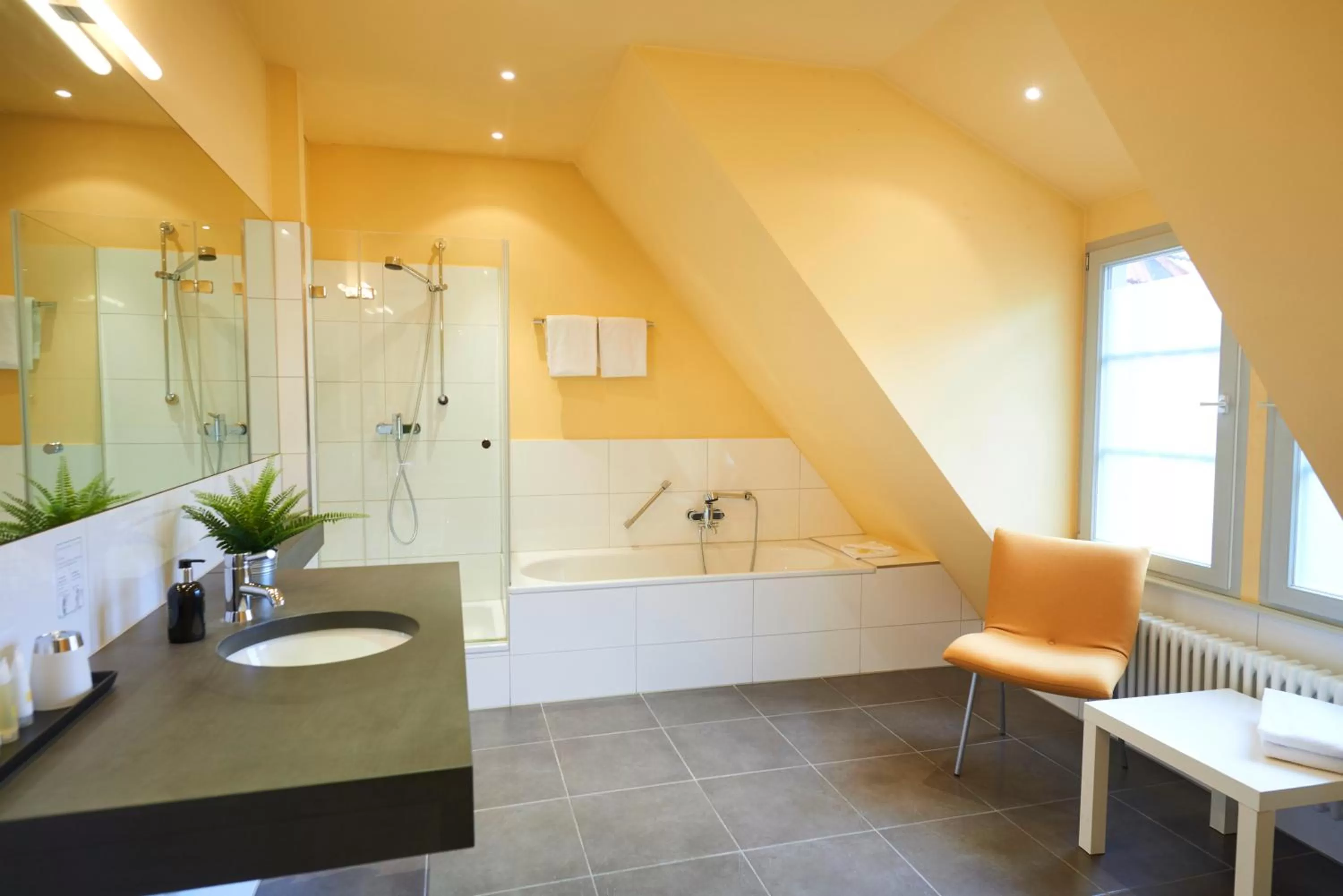 Bathroom in Hotel Zur Alten Brücke