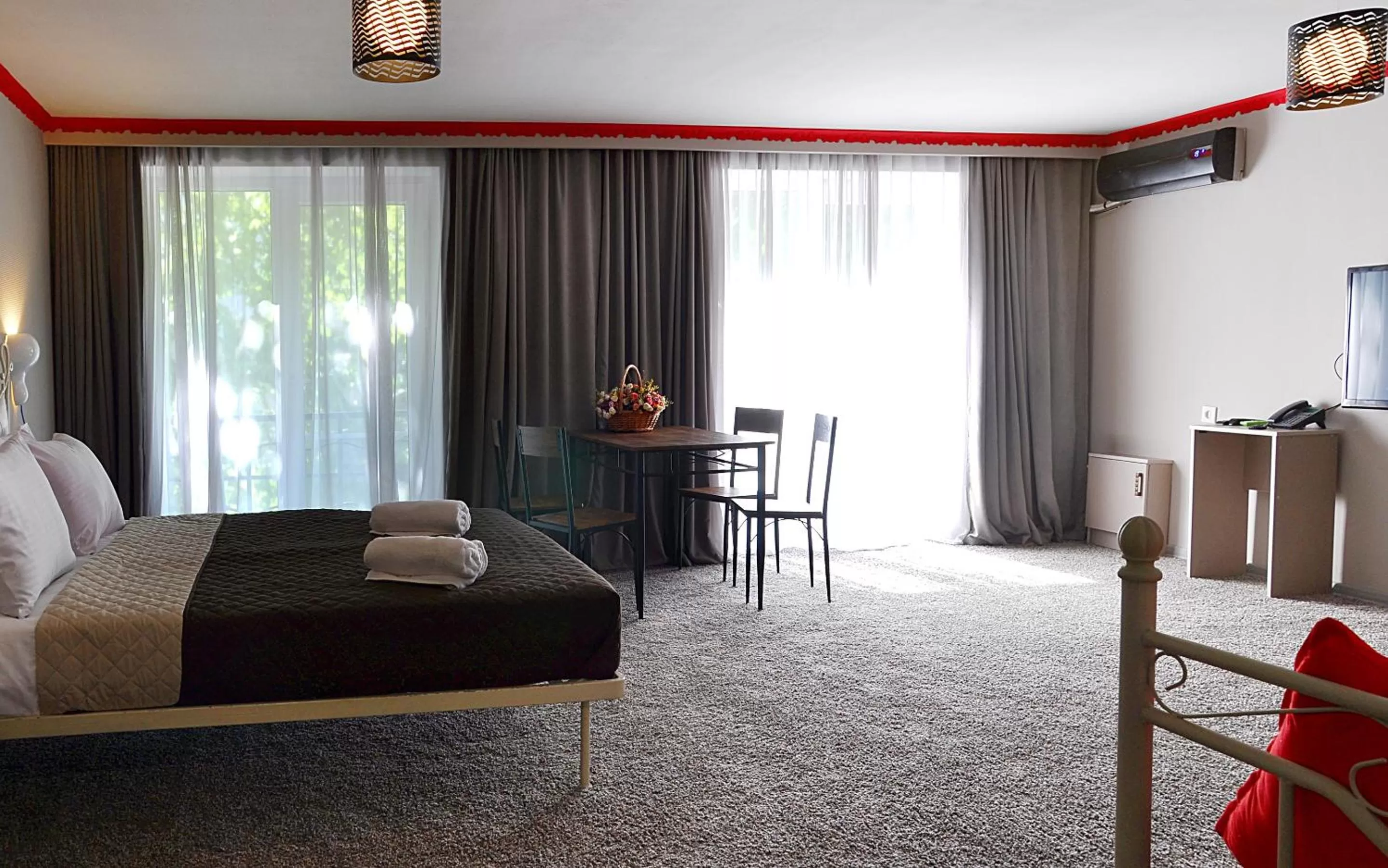 Bed in Art Hotel Claude Monet