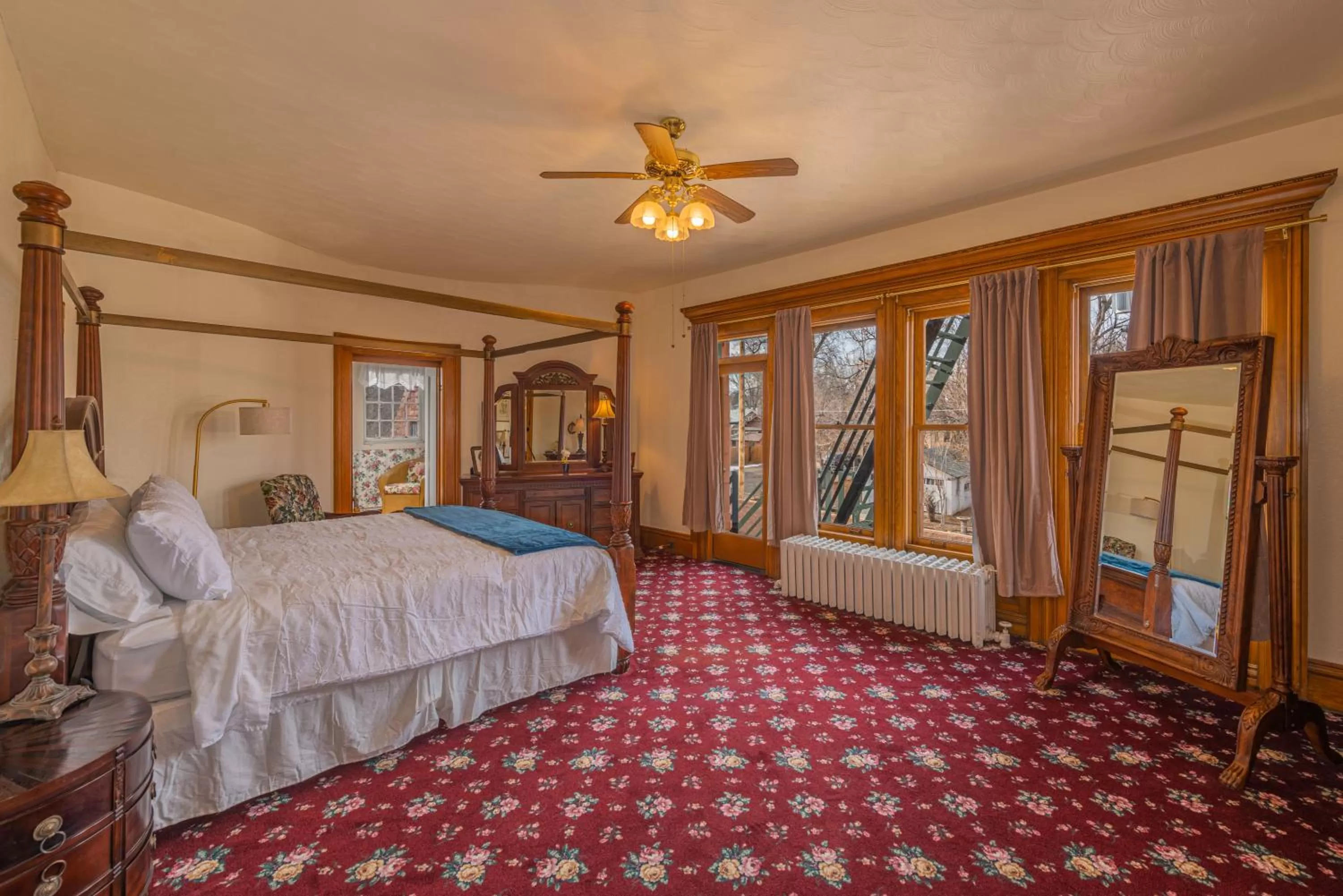 Deluxe King Room in Orman Mansion - Pueblo's Most Luxurious Stay!