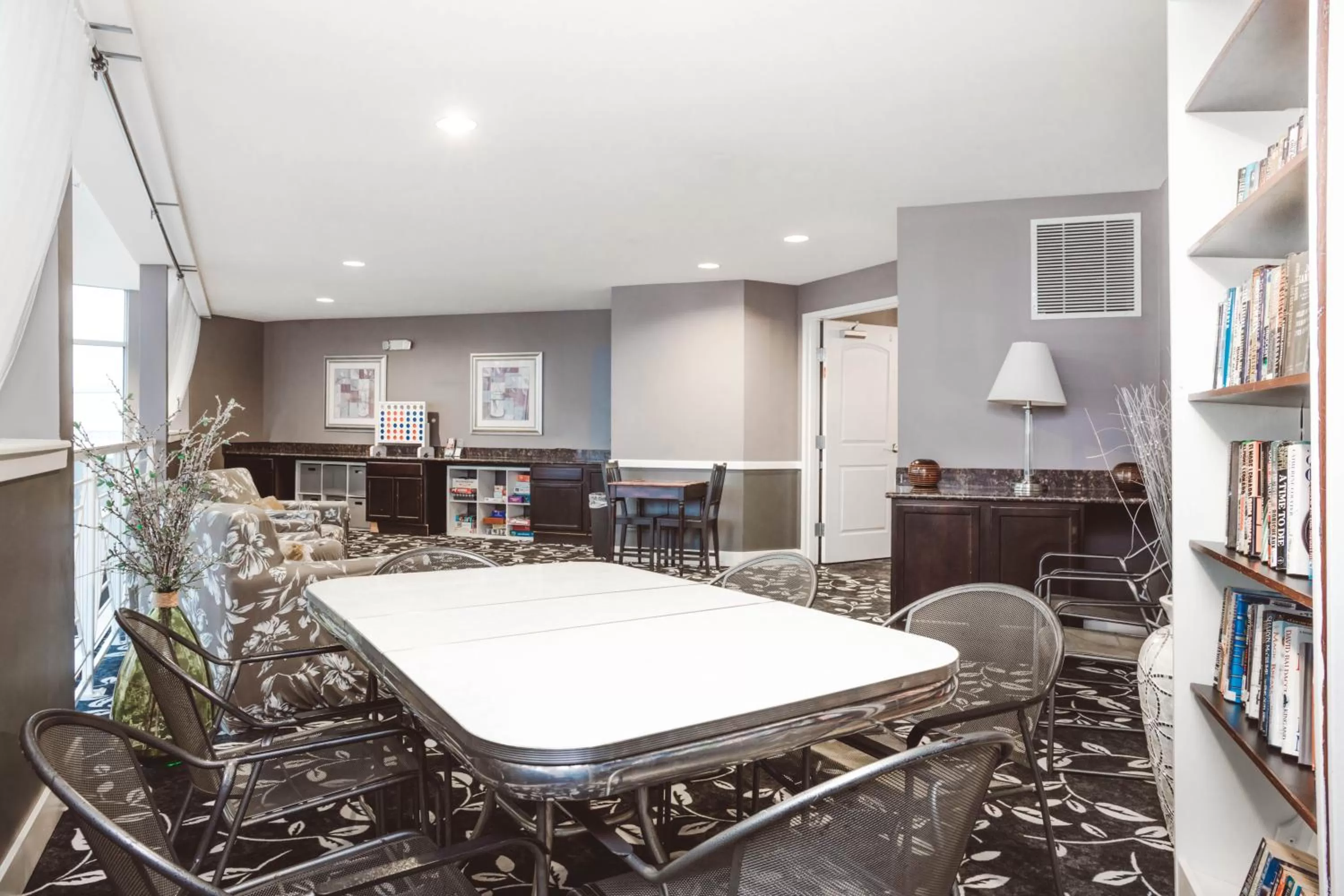 Library in The Inn On Sheridan