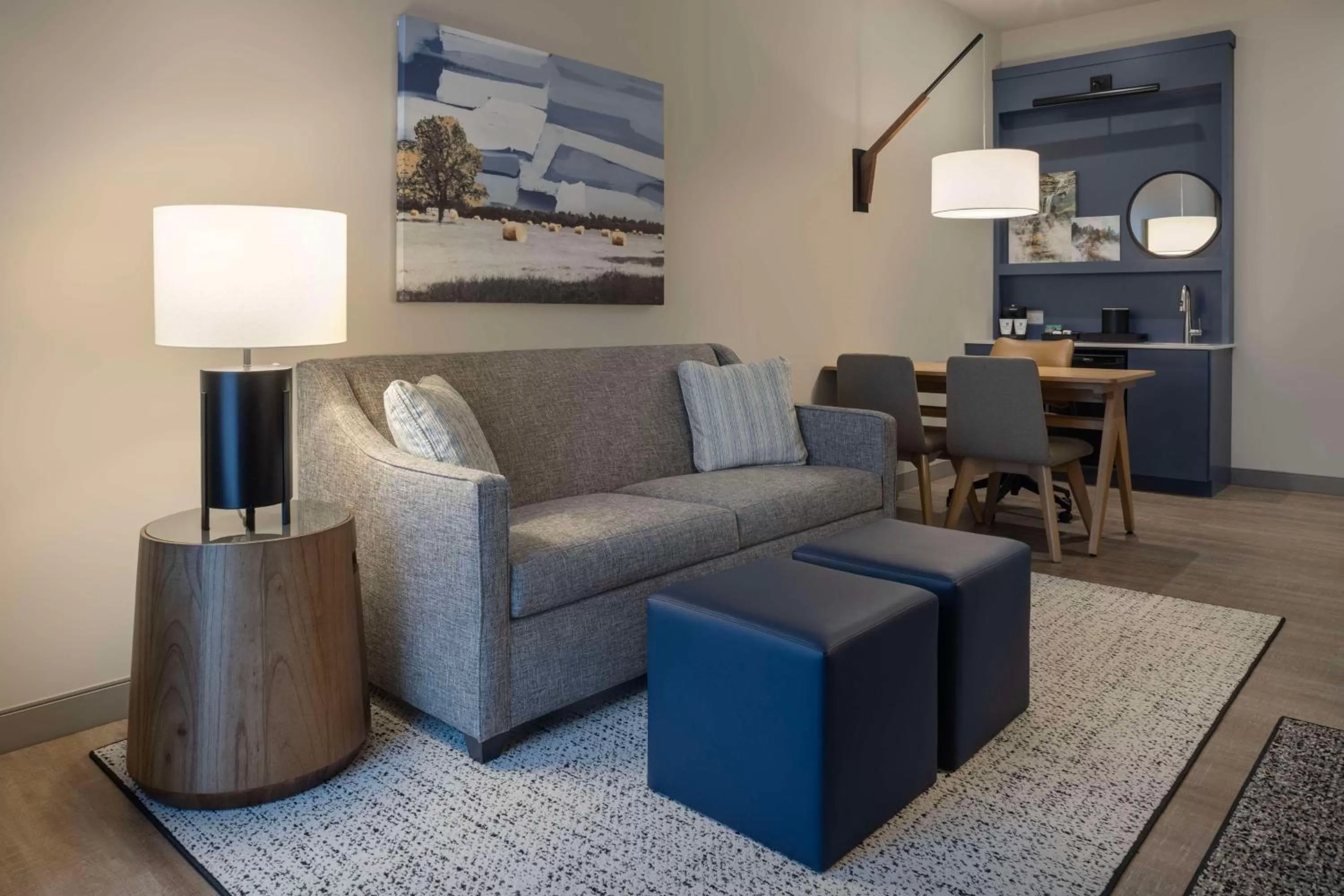 Living room in Embassy Suites By Hilton Bowling Green