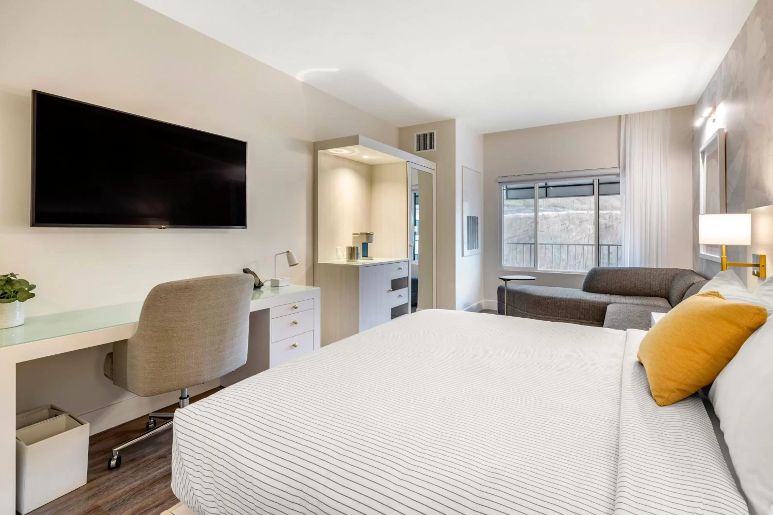 Bed in Cambria Hotel Calabasas - Malibu