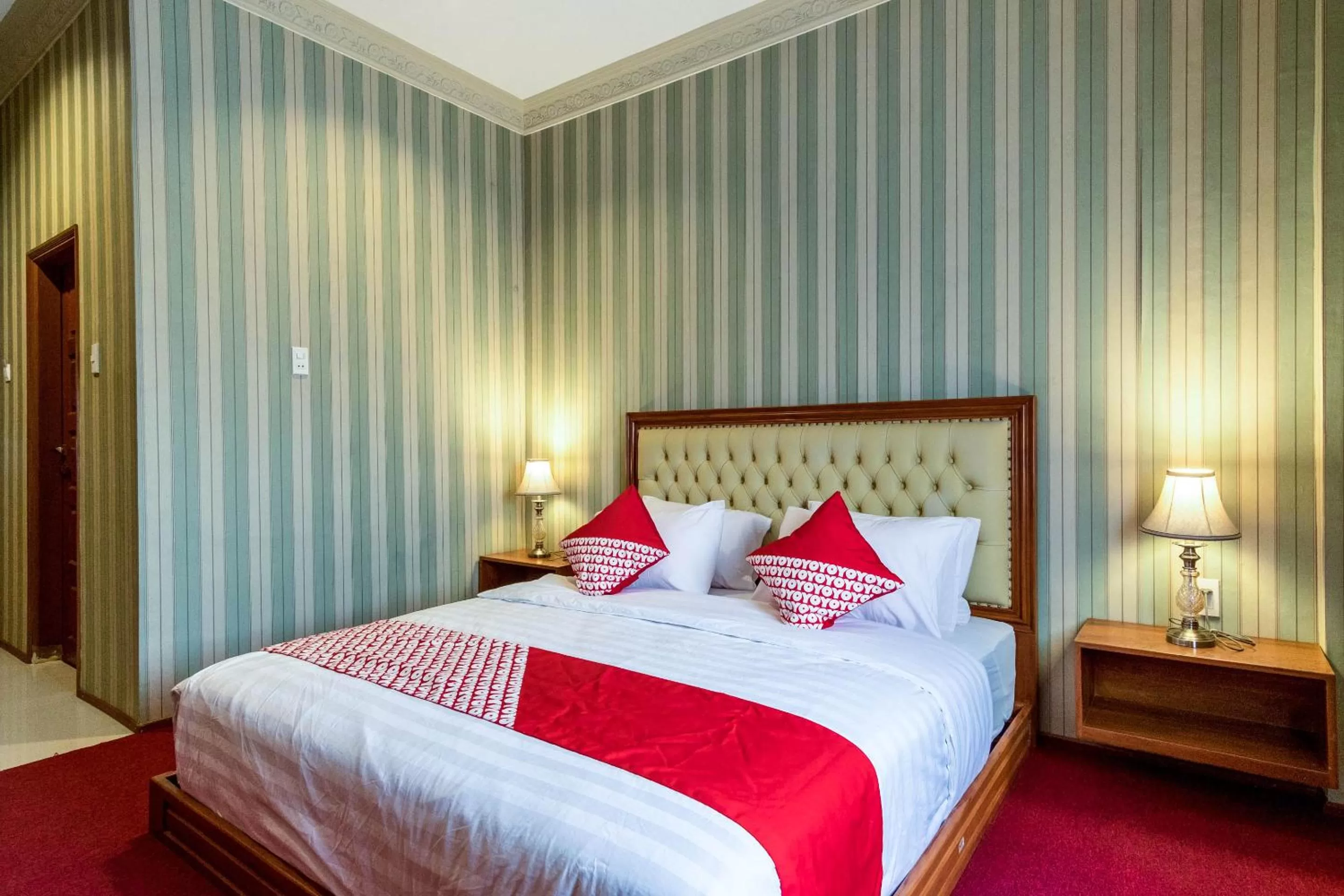 Deluxe Double Room in RedDoorz Premium Syariah at Mutiara Hijau Suites Medan