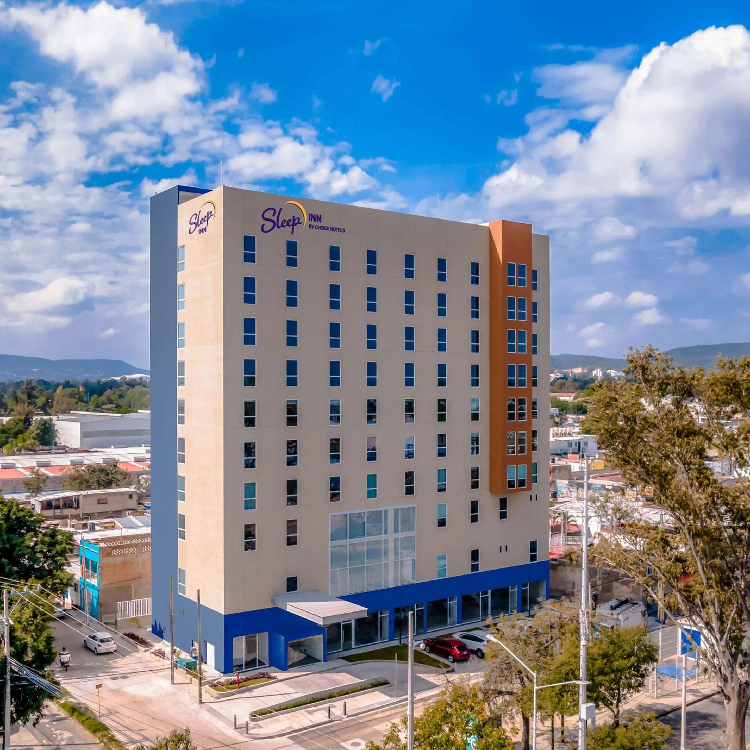 Property building in Sleep Inn Guadalajara Galerias