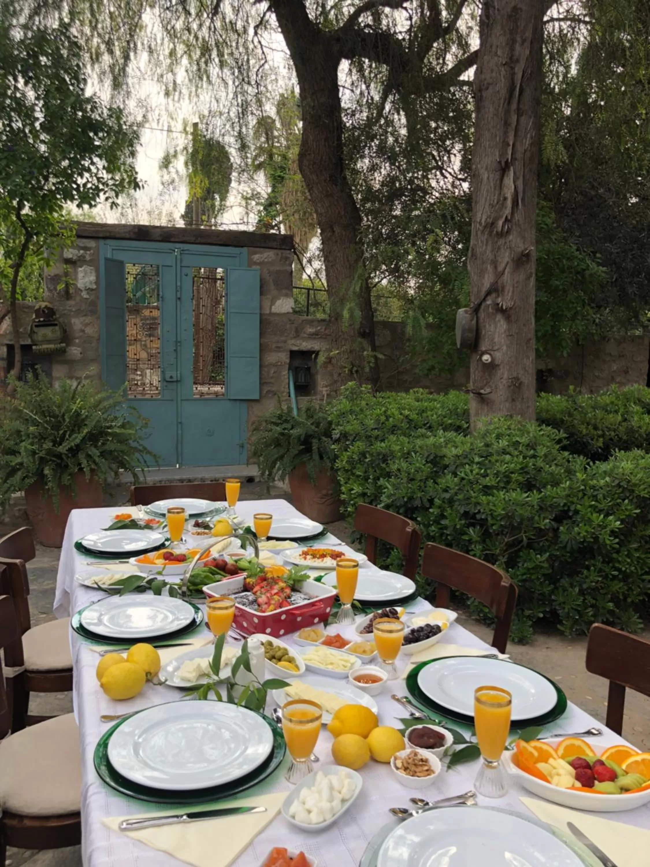 Food and drinks in Ha La Bodrum