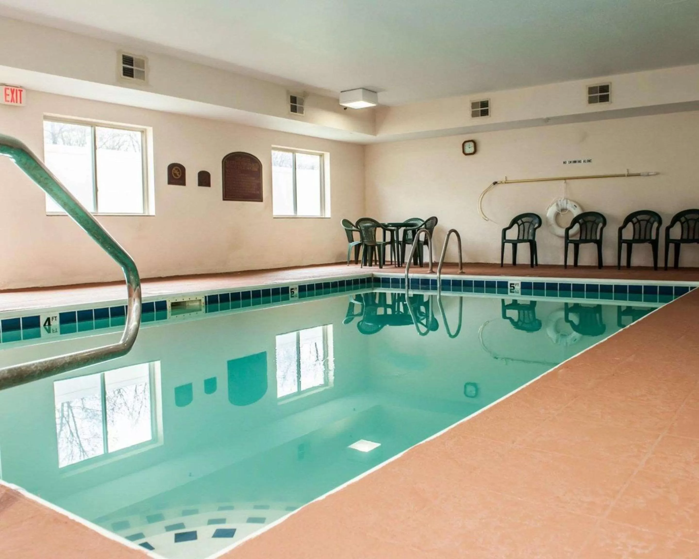 On site, Swimming Pool in Sleep Inn South Bend Airport