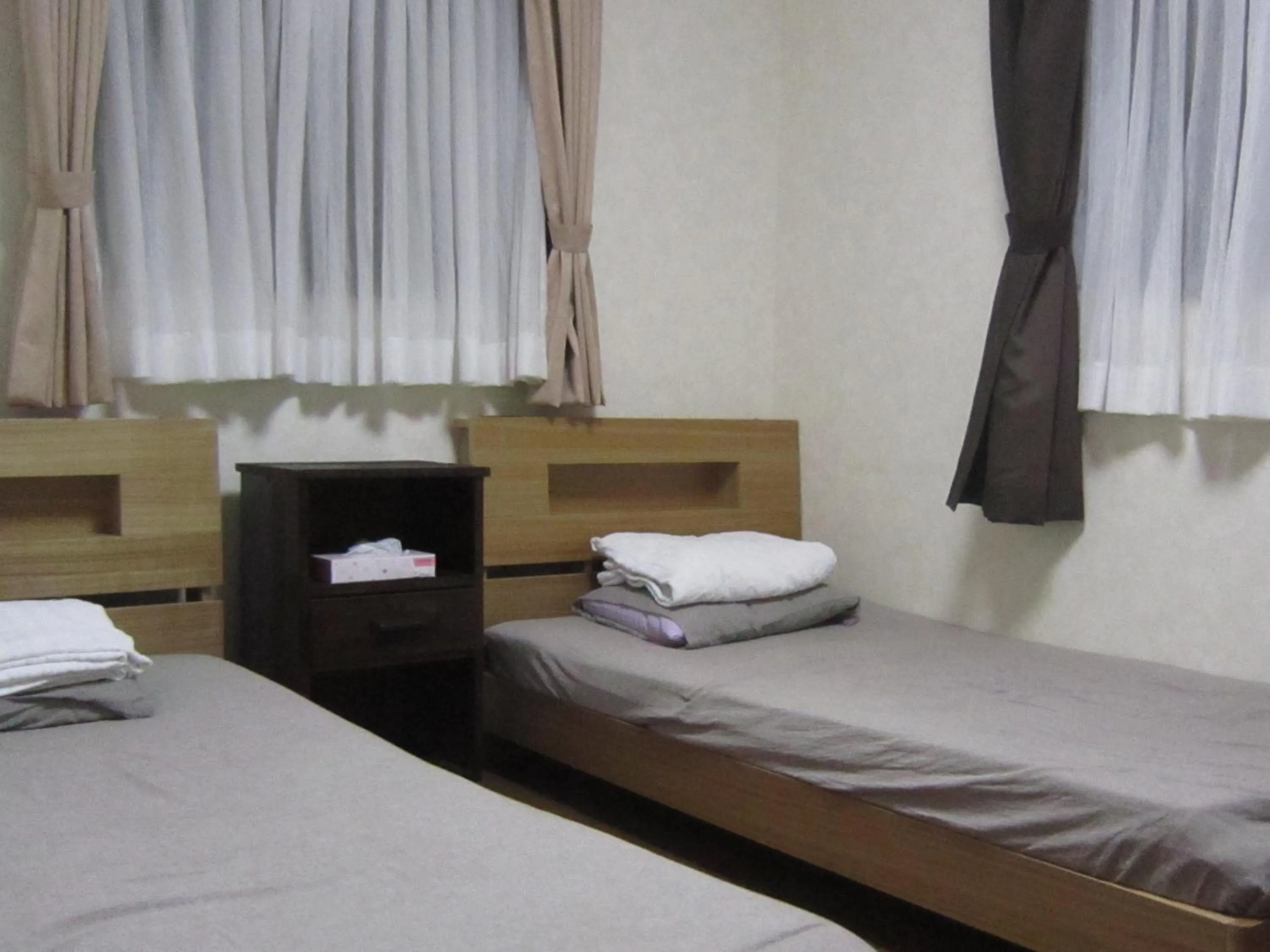 Bed in Minato Oasis Numazu / 沼津観光の中心、伊豆観光の拠点に好立地！沼津港に位置し交通・飲食・コンビニ等至便です！