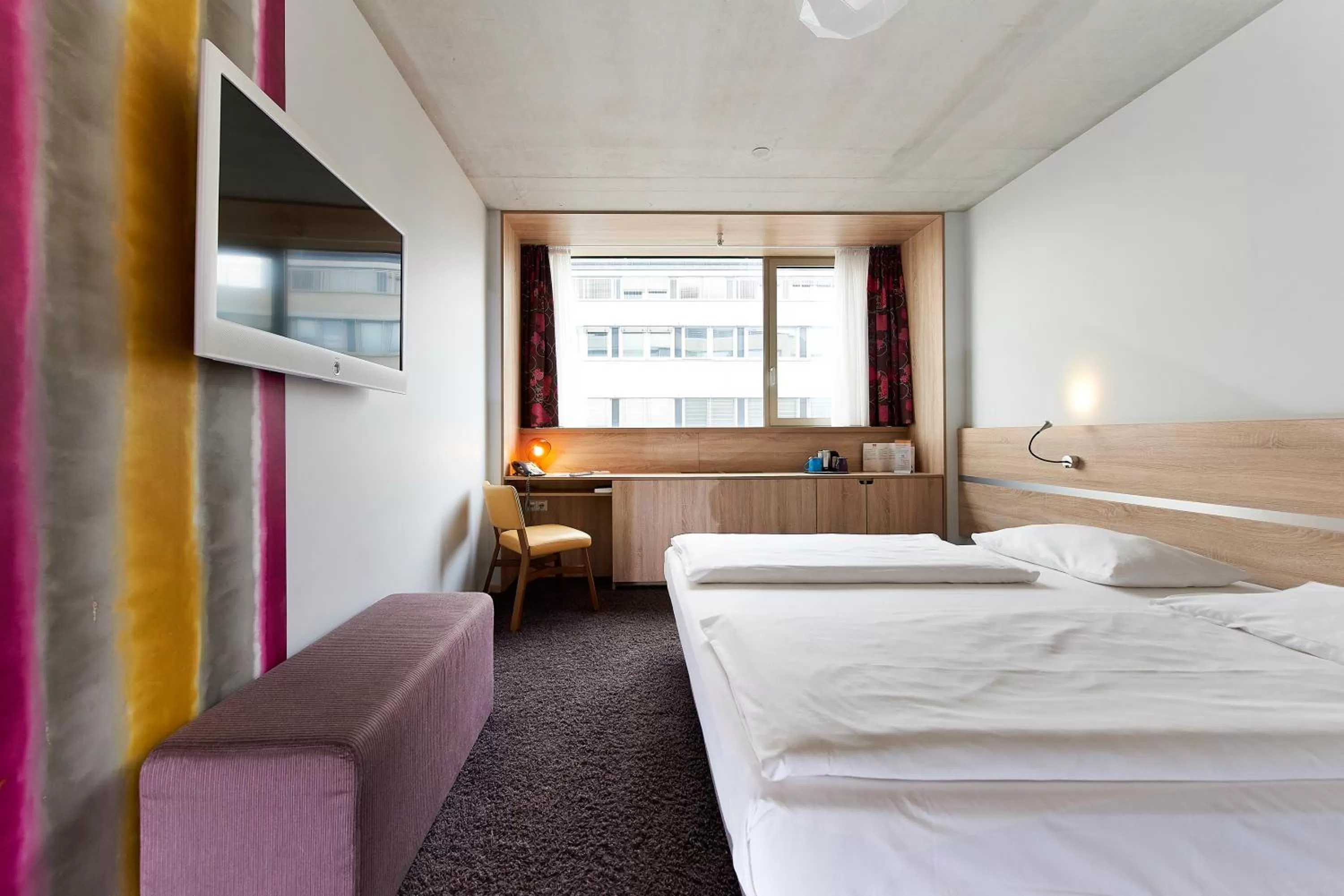 Bed in Simm's Hotel - cityhotel next to Metro U3