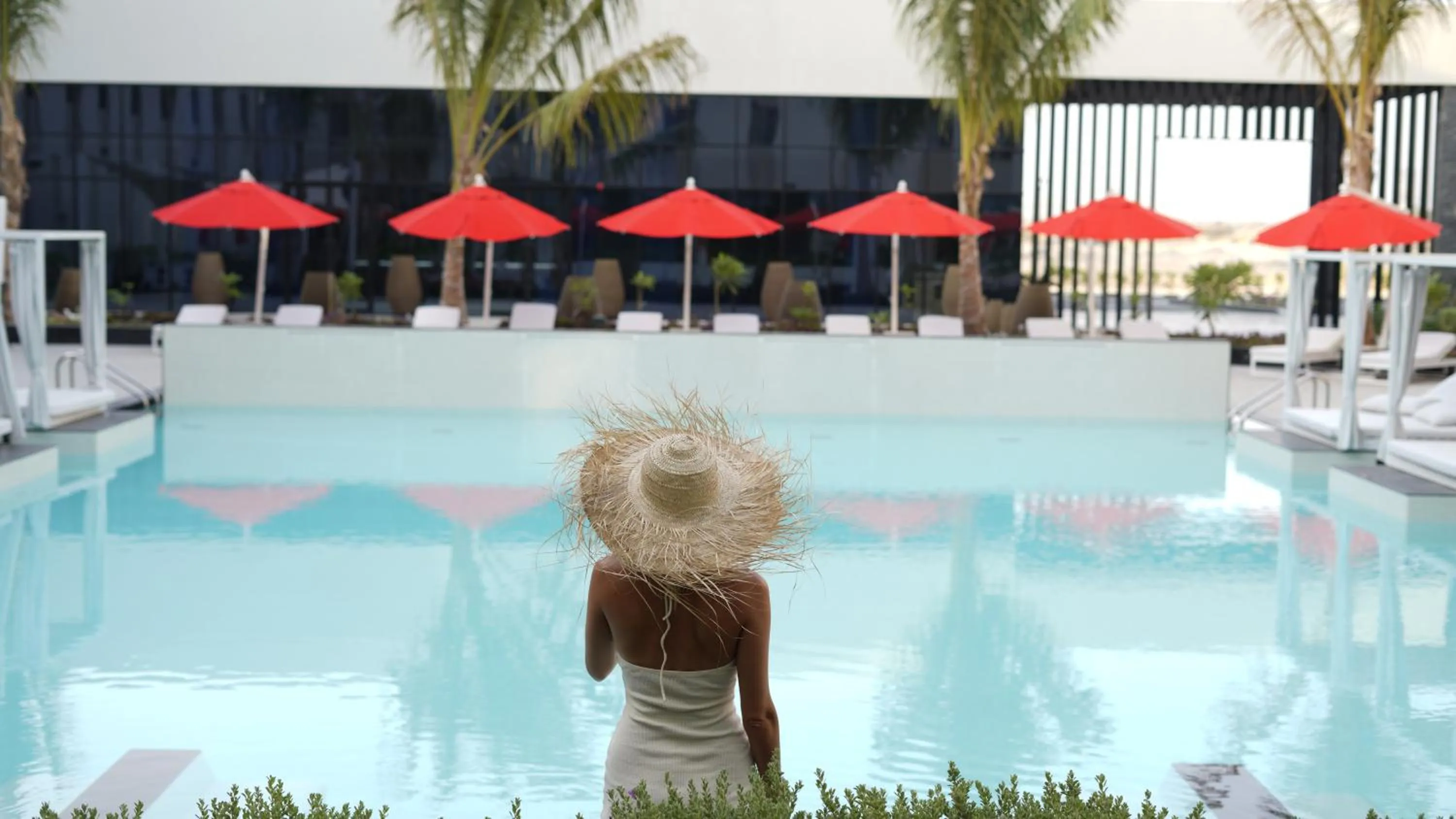 Swimming pool in Maani Muscat Hotel & Apartments