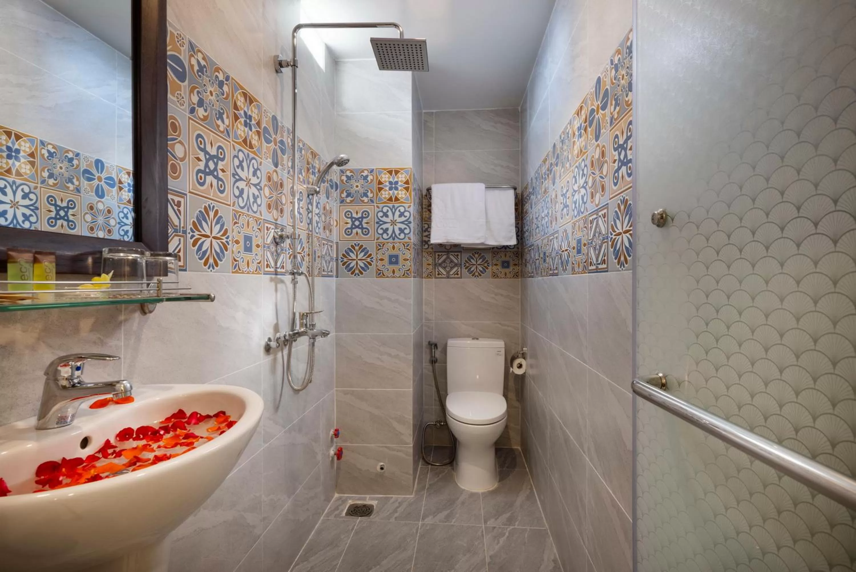 Bathroom in Azura Gold Hotel & Apartment