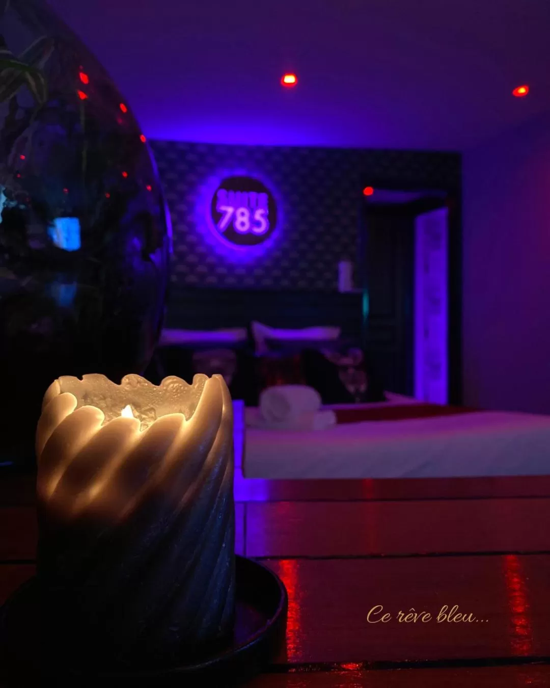 Bed in SUITE 785 Chambre d hôtes Jacuzzi Cave indépendante