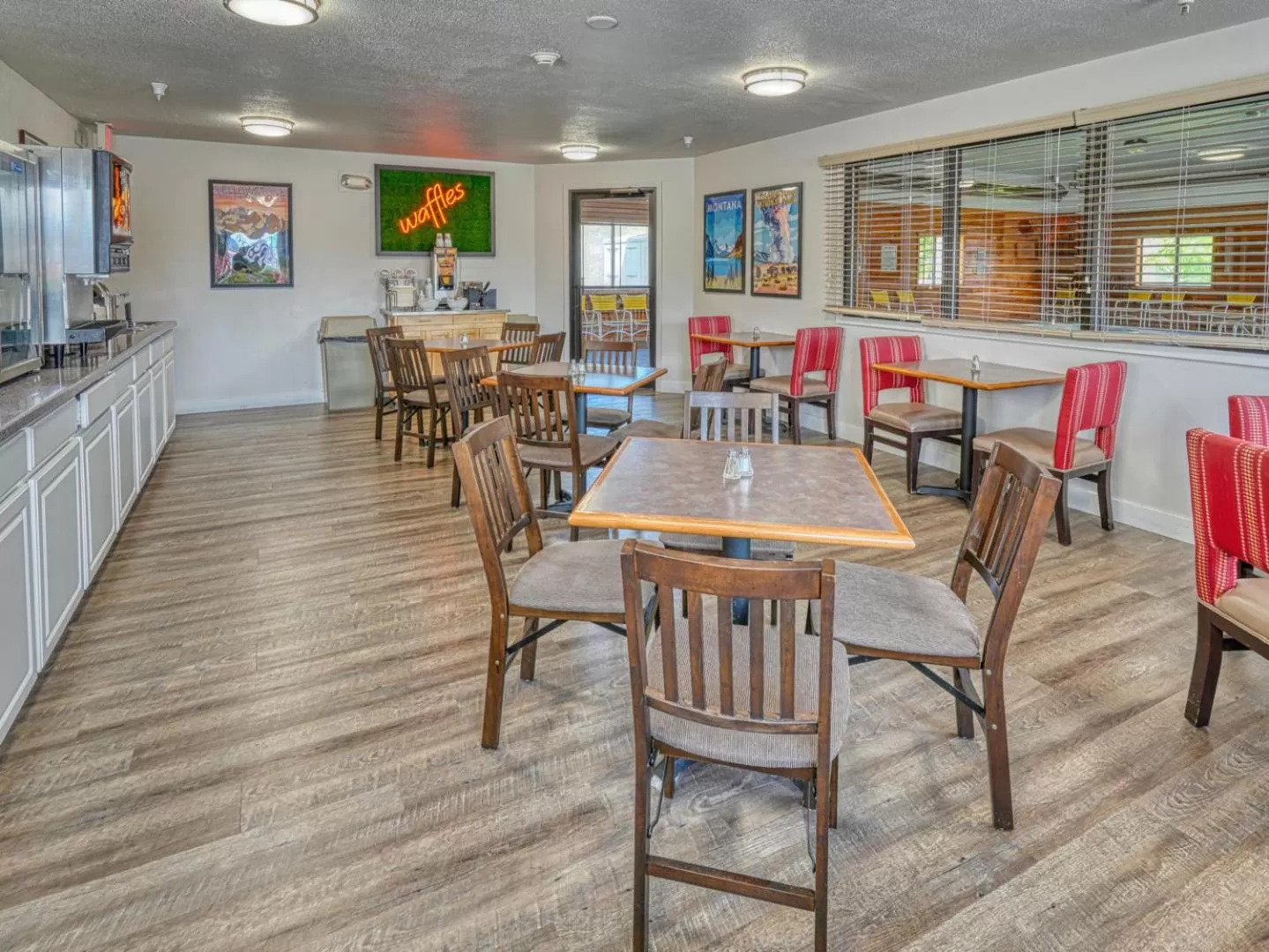 Breakfast in Yellowstone River Inn & Suites