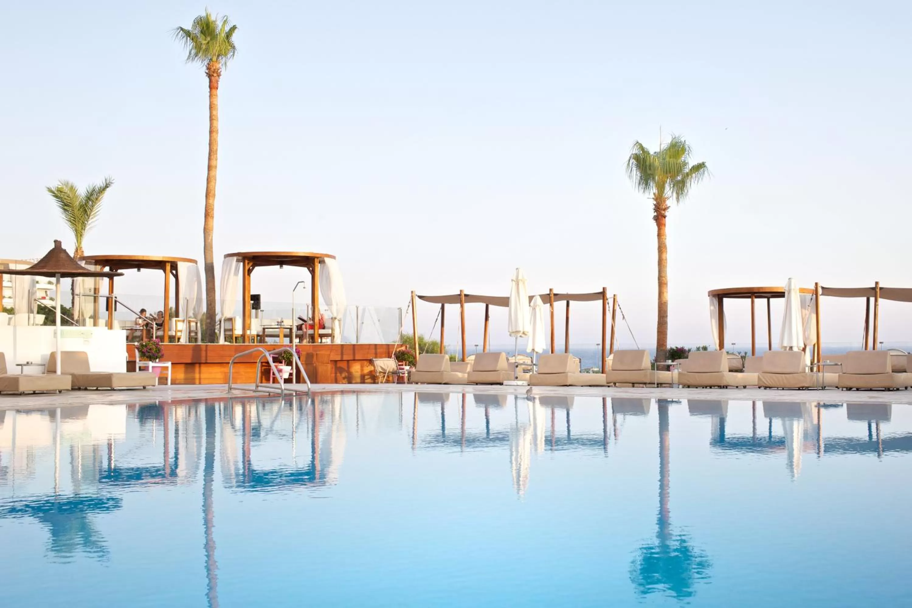 Pool view in Napa Mermaid Hotel & Suites