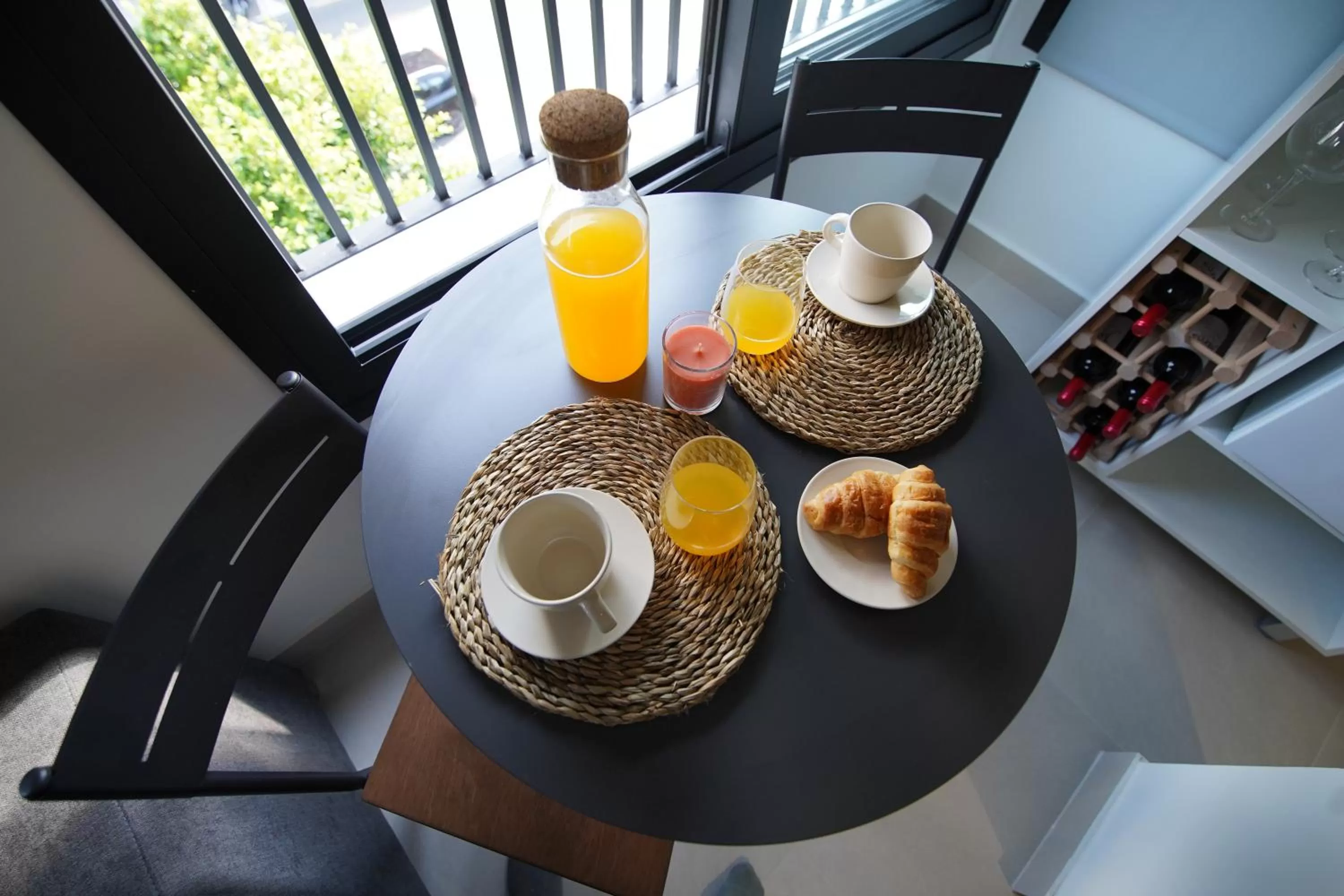 Food and drinks in BET Apartments - Suites Puerto Valencia