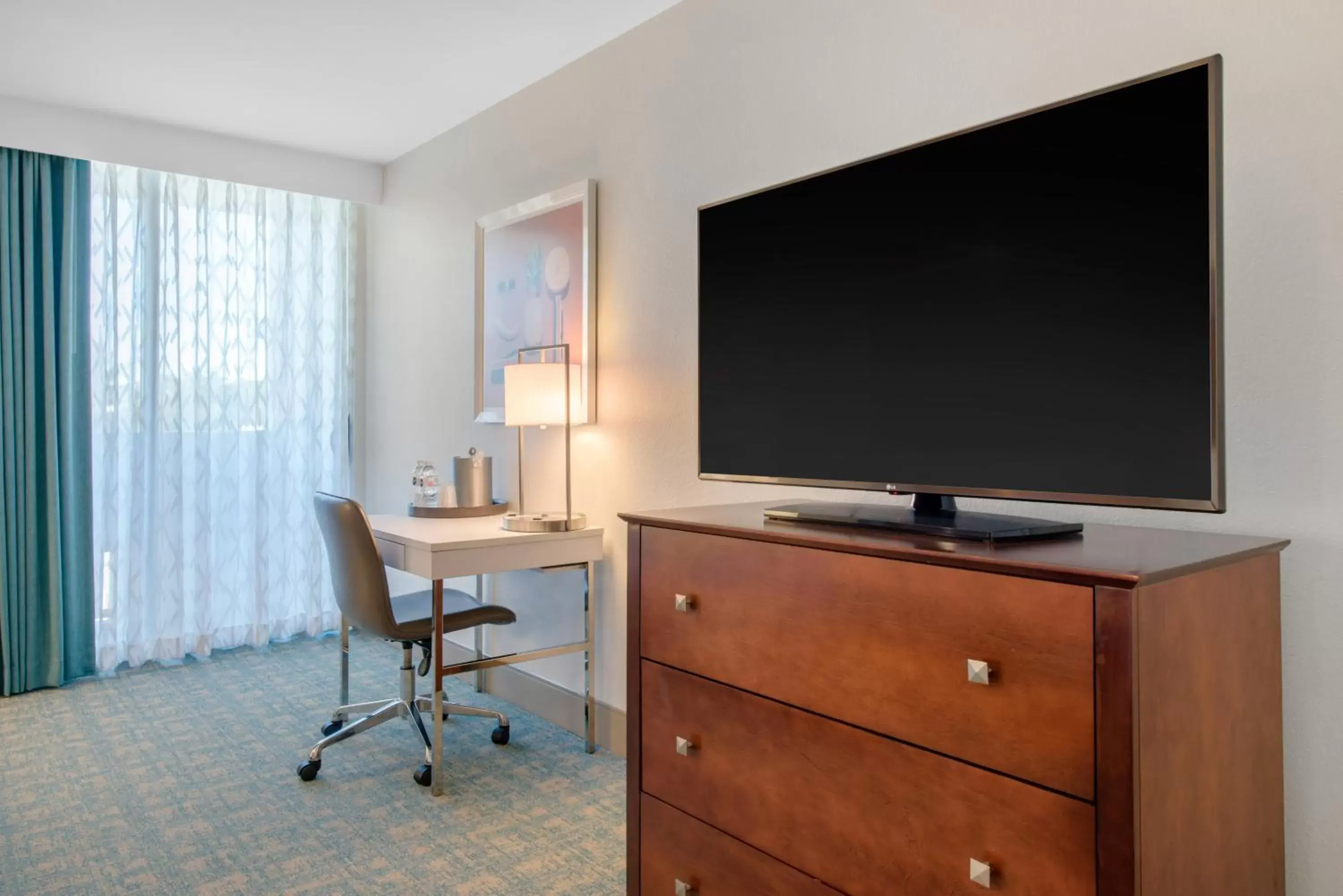Standard Queen Room with Two Queen Beds and Pool View in Holiday Inn Orlando – Disney Springs® Area by IHG Standard Queen Room with Two Queen Beds and Pool View in Holiday Inn Orlando – Disney Springs® Area by IHG