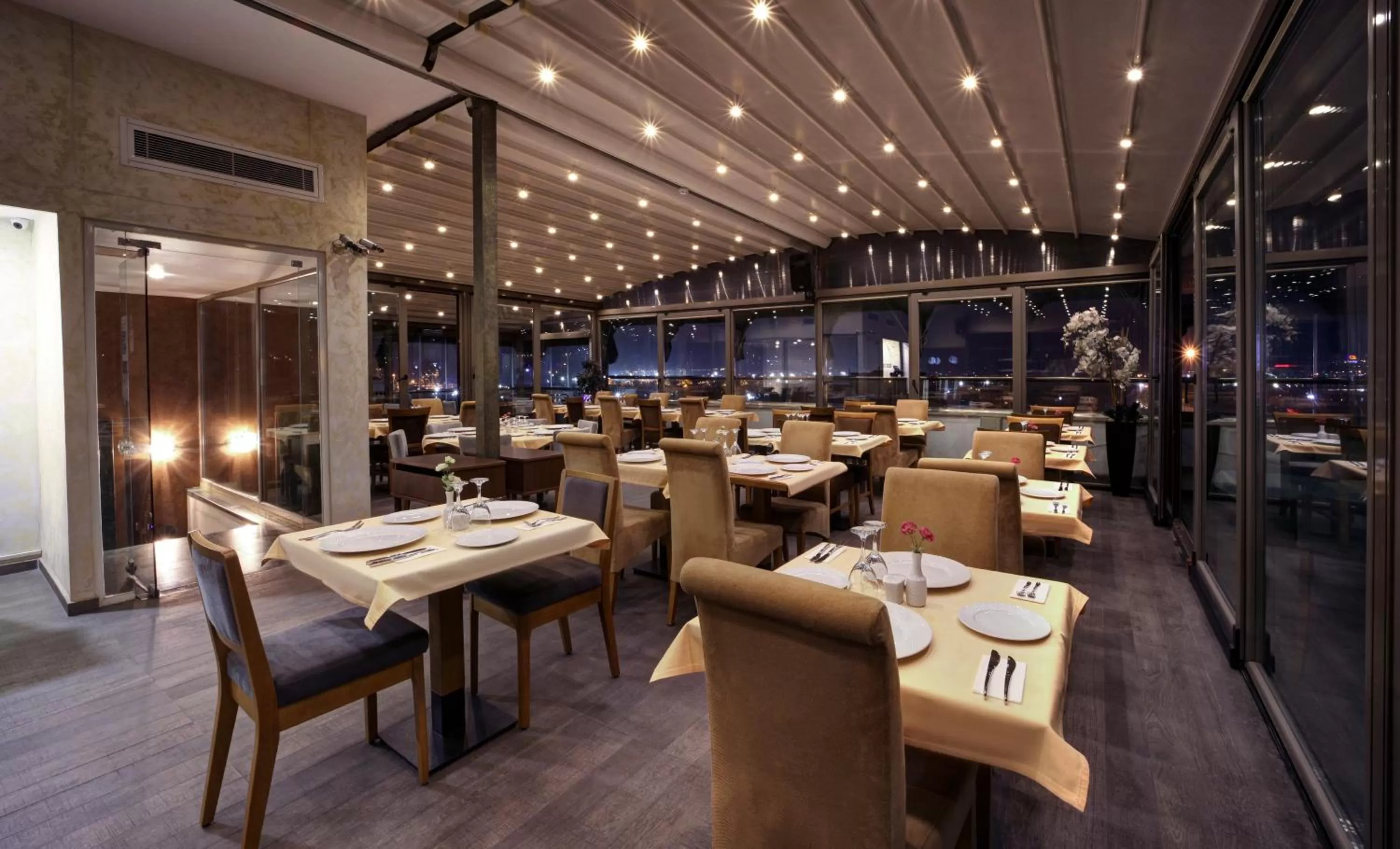 Restaurant/places to eat in Stargate Hotel&Spa