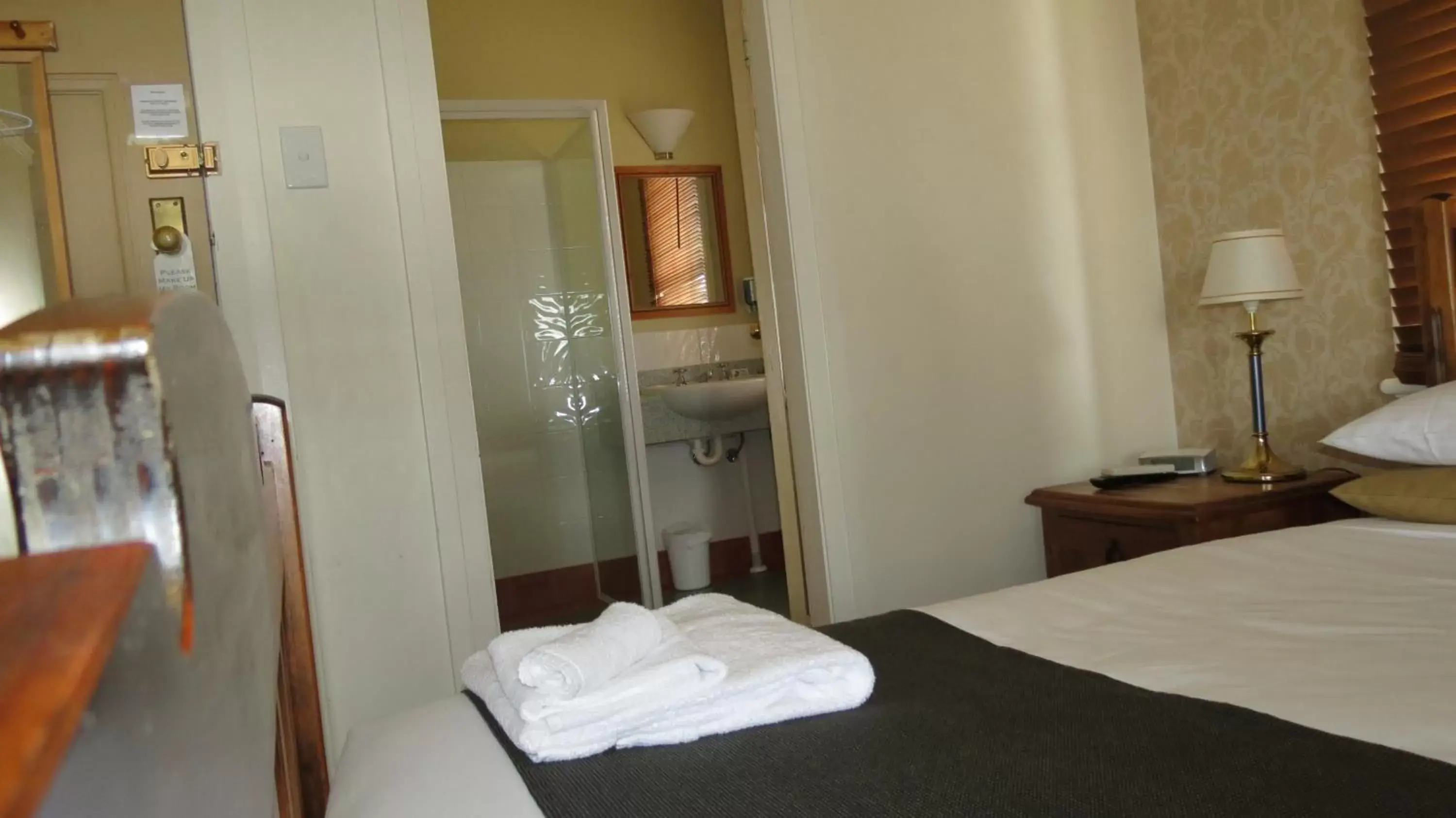 Queen Room with Balcony in Hermitage Hill Country Retreat Queen Room with Balcony in Hermitage Hill Country Retreat